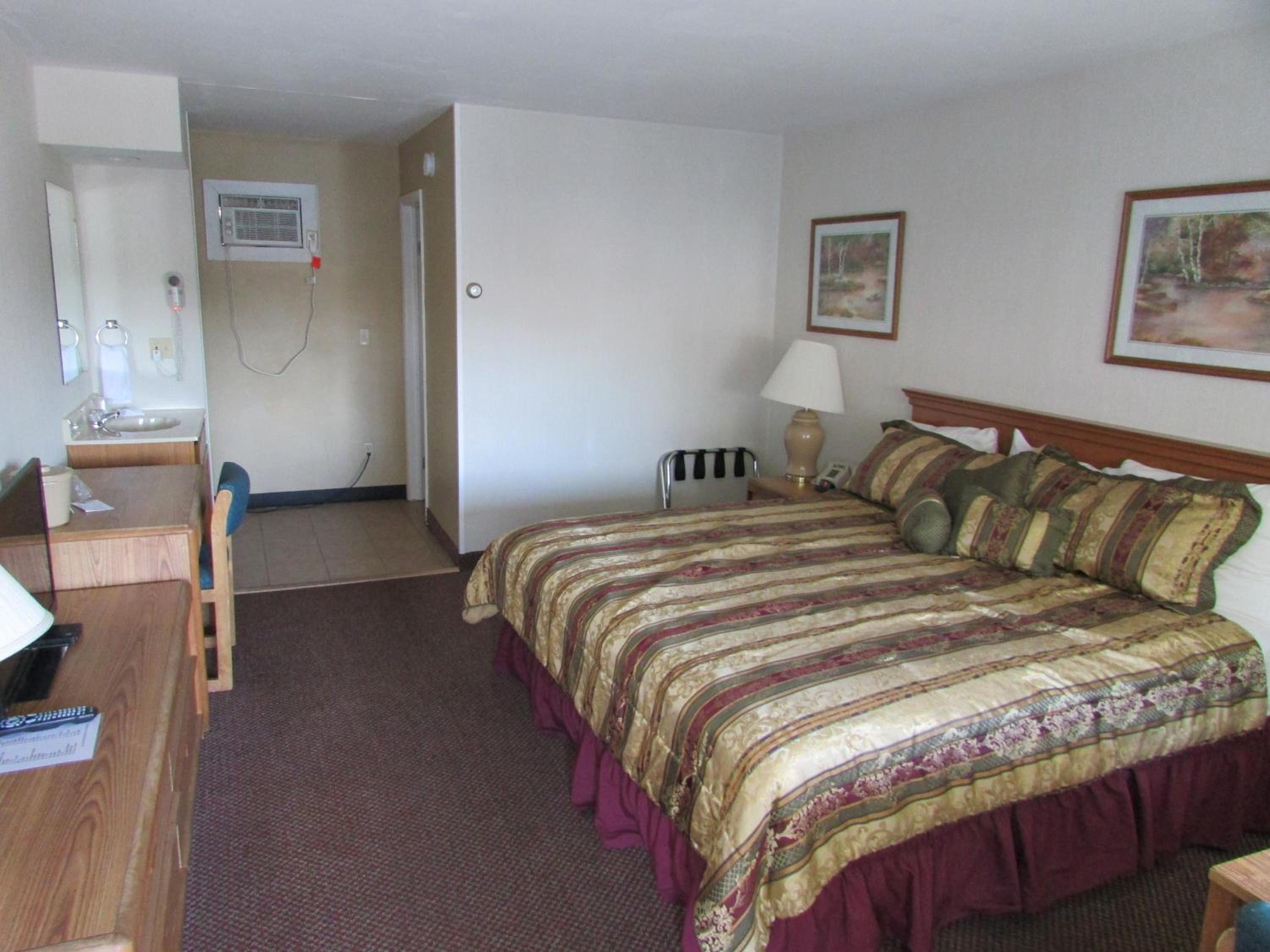 The Lake George Inn