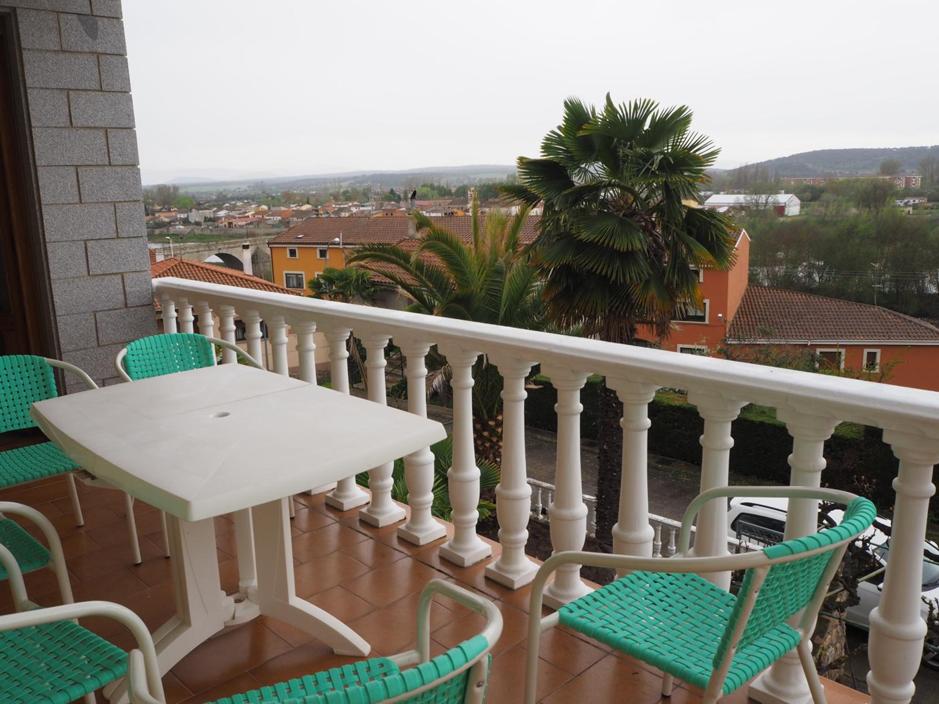 El Cerezo view 2