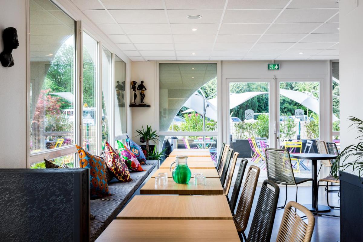 restaurant