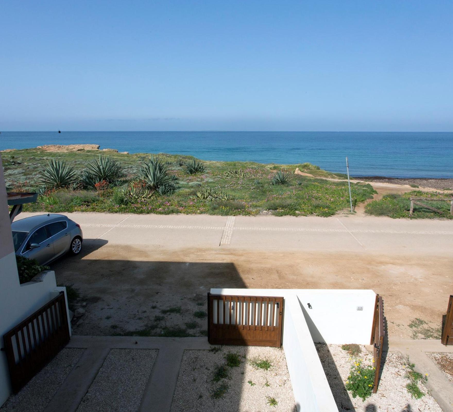 Sunshine Luxury Seafront House - s'arena scoada view 2