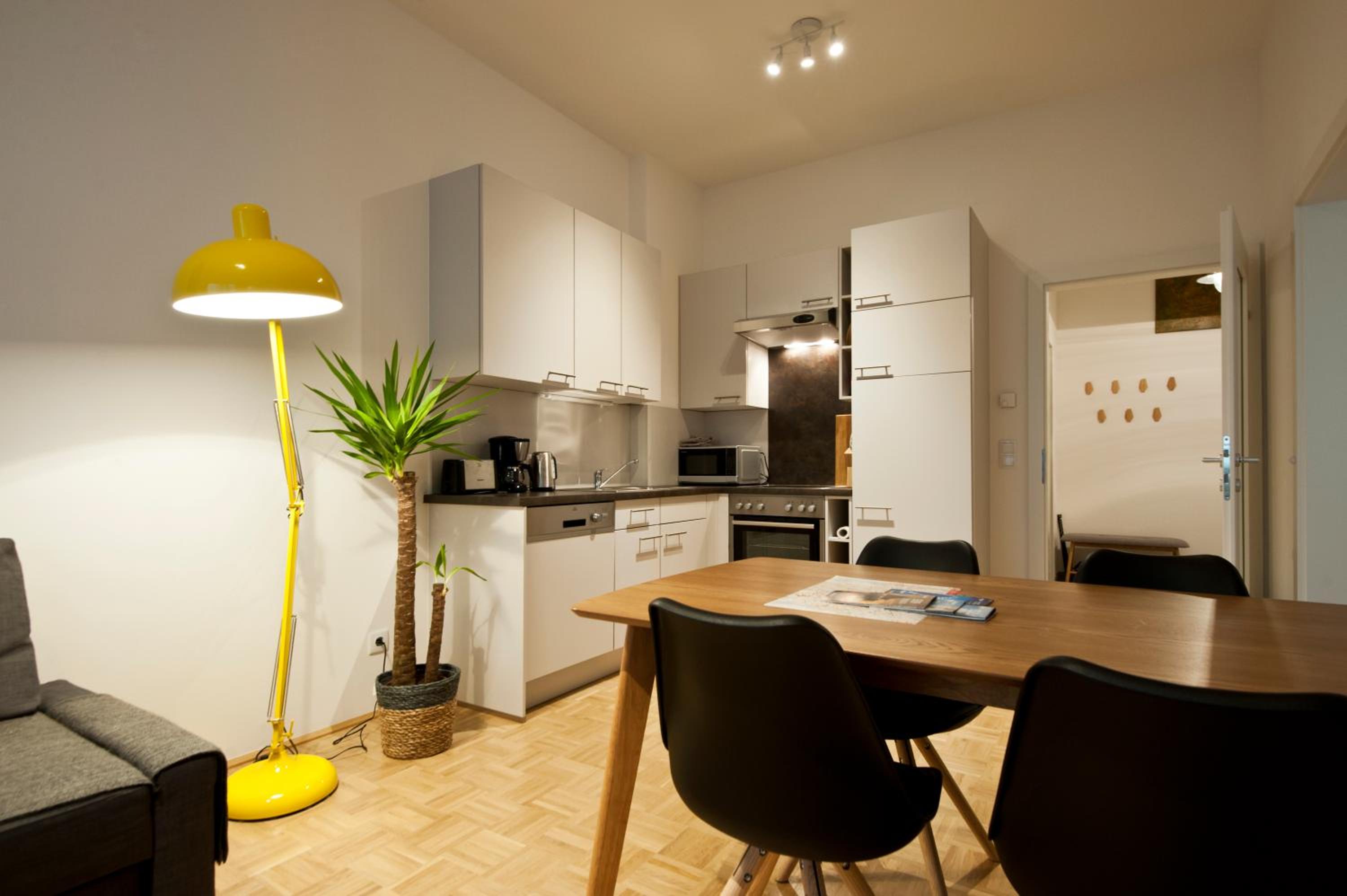 City-Apartment Lendviertel - PRIVATE PARKING GARAGE