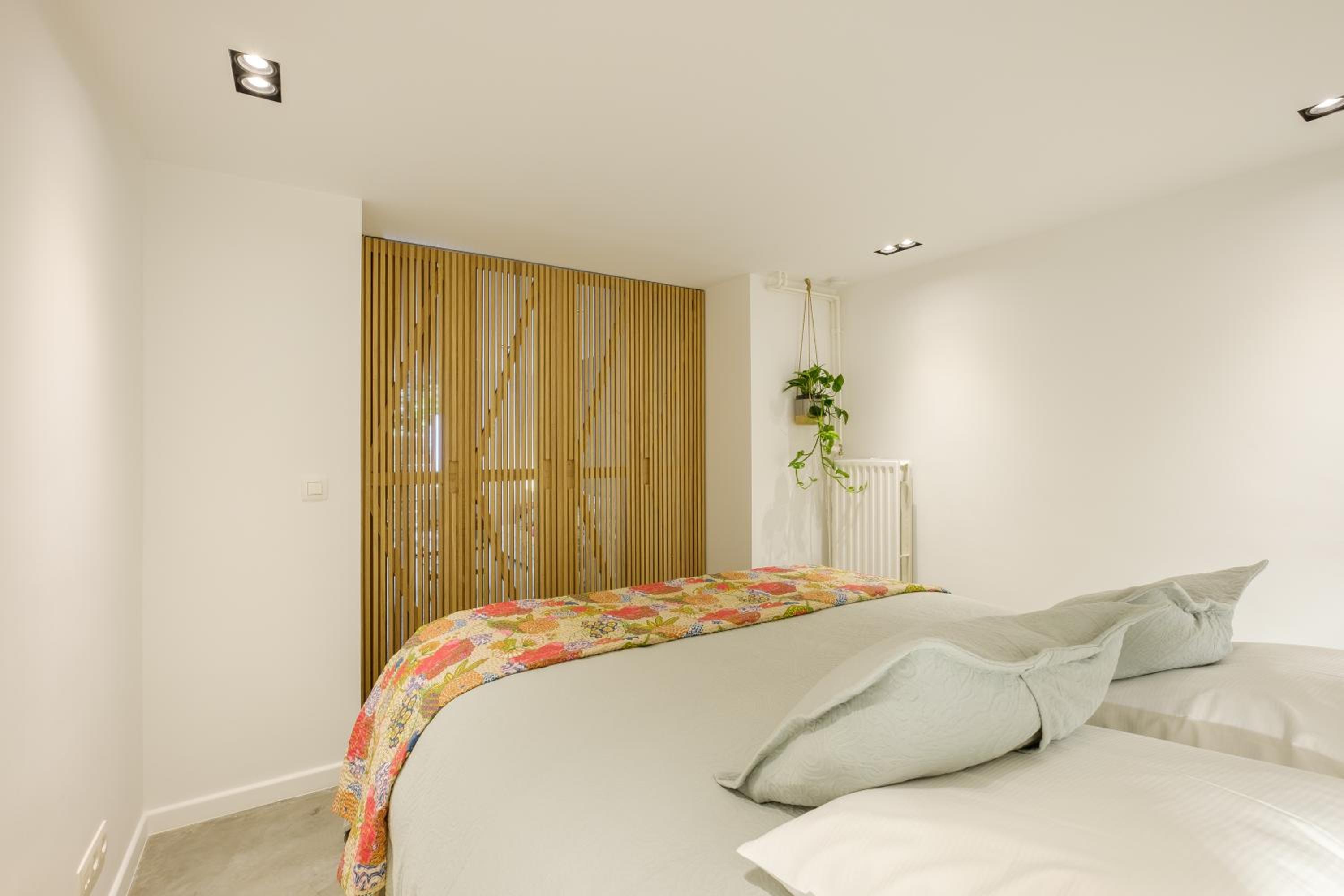 1bd apartment with garden Brugmann area view 3