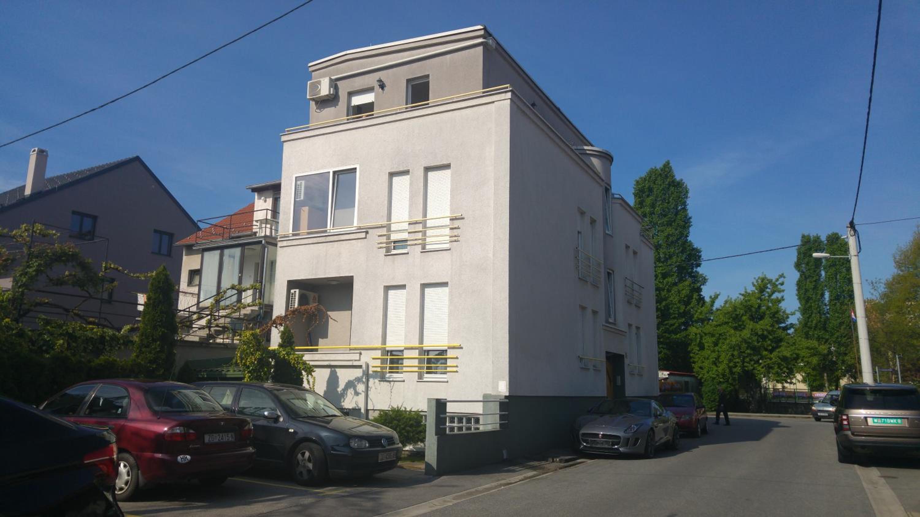 Old Clock apartment view 4