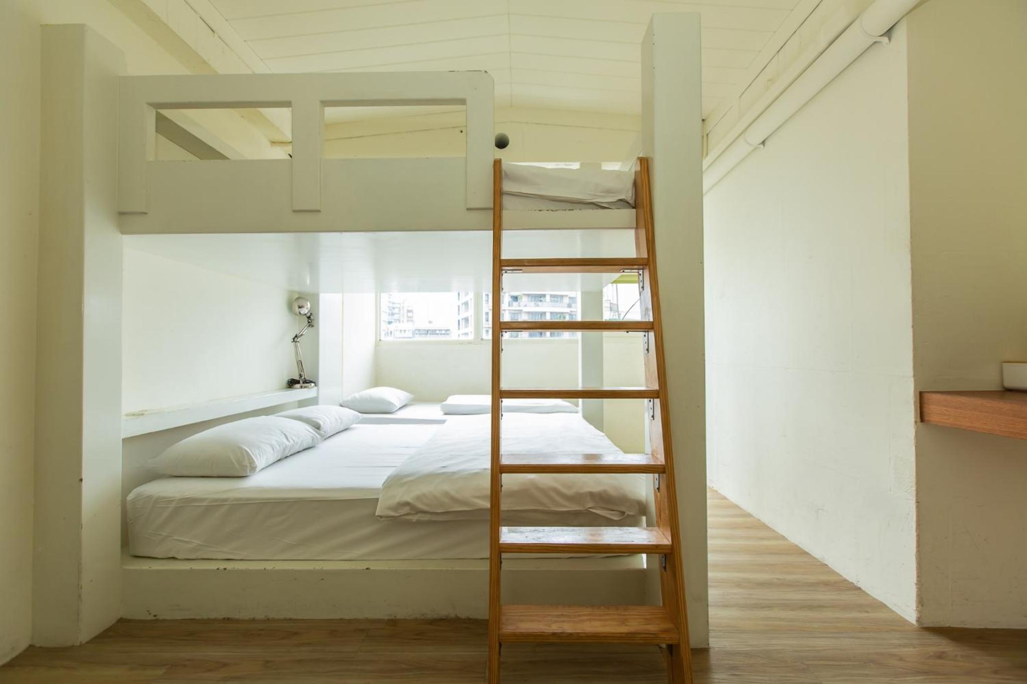 Mr. Lobster’s Secret Den design hostel