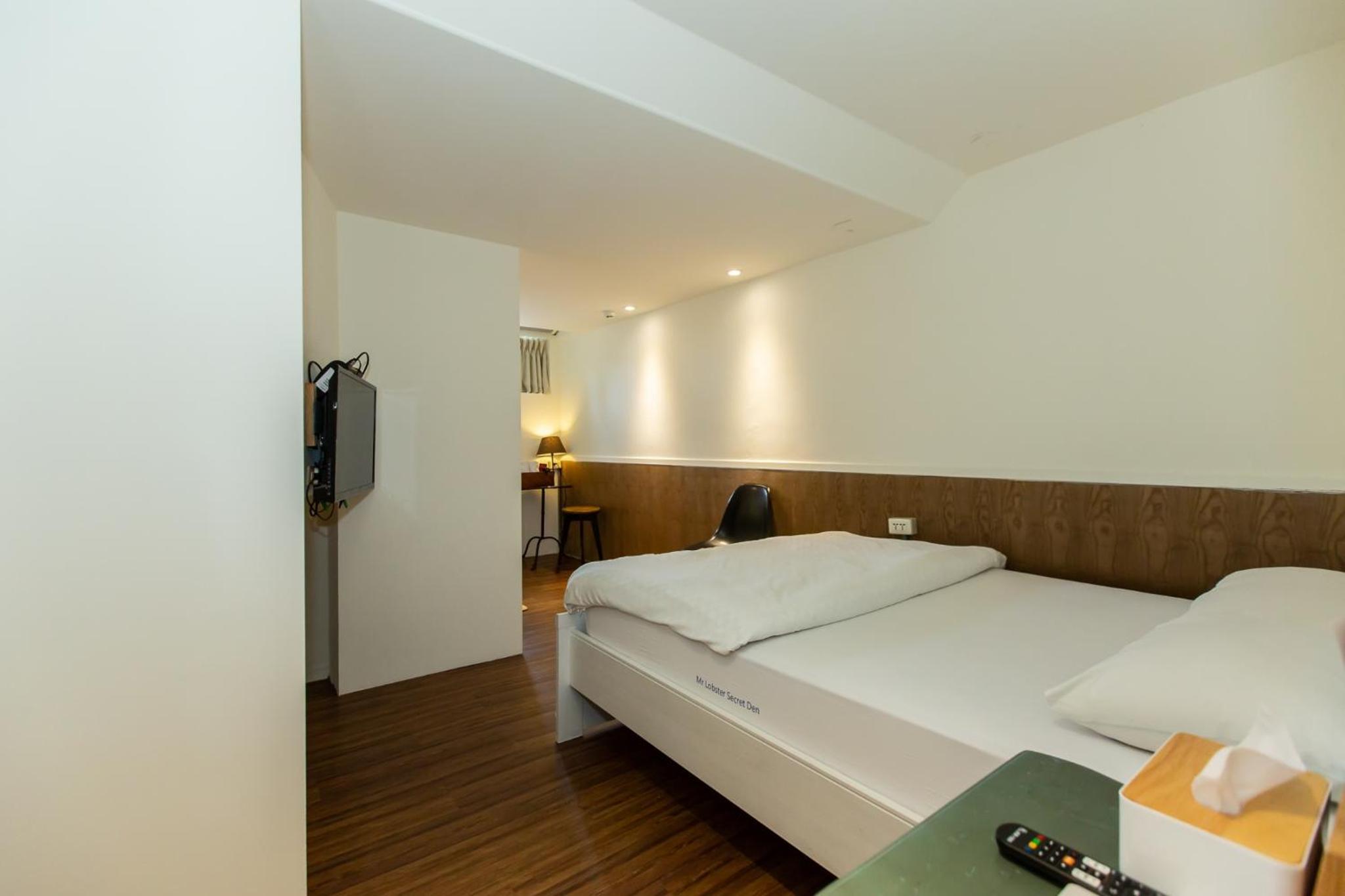 Mr. Lobster’s Secret Den design hostel