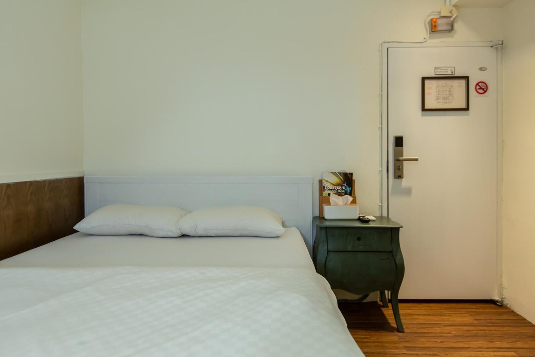 Mr. Lobster’s Secret Den design hostel