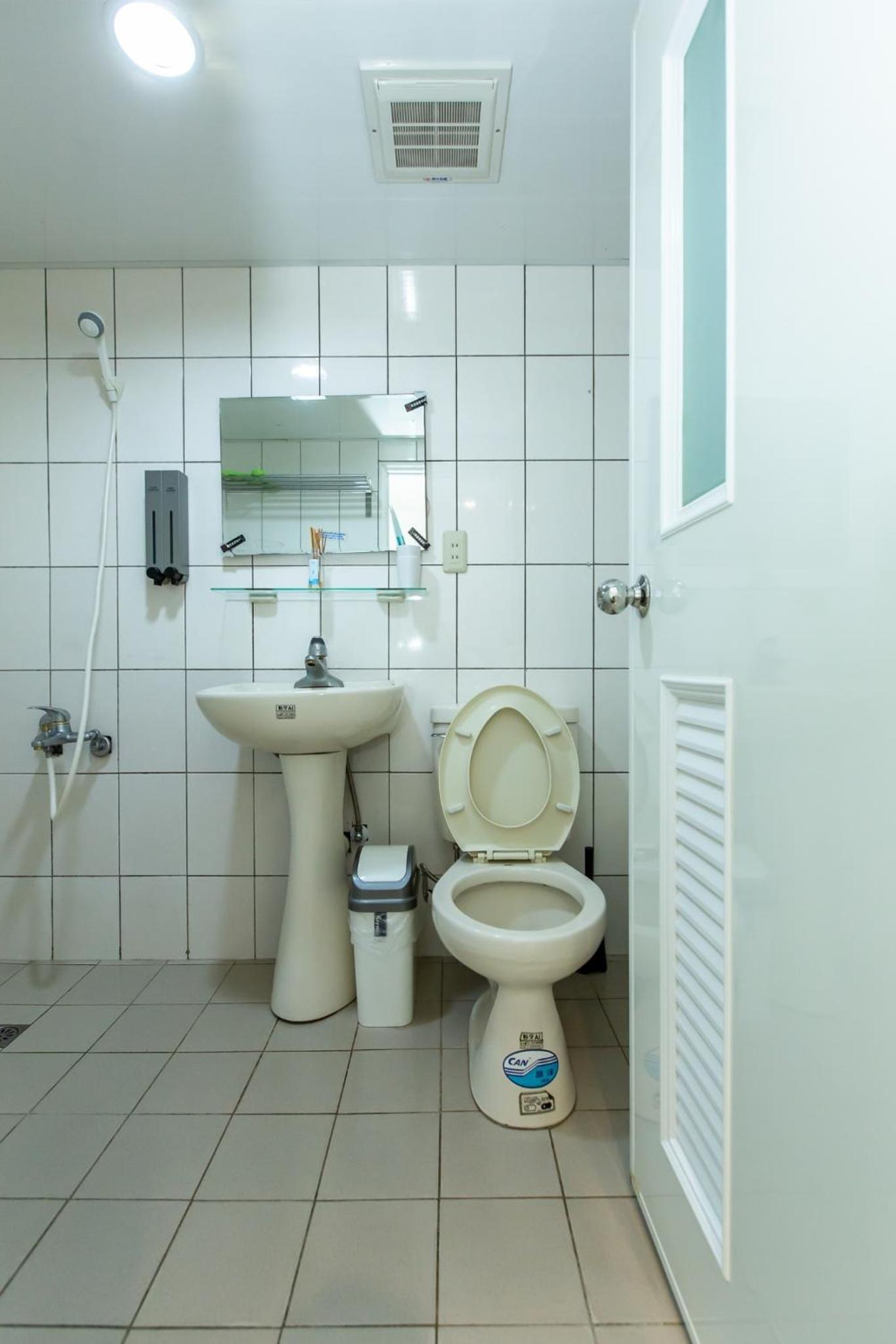 Mr. Lobster’s Secret Den design hostel