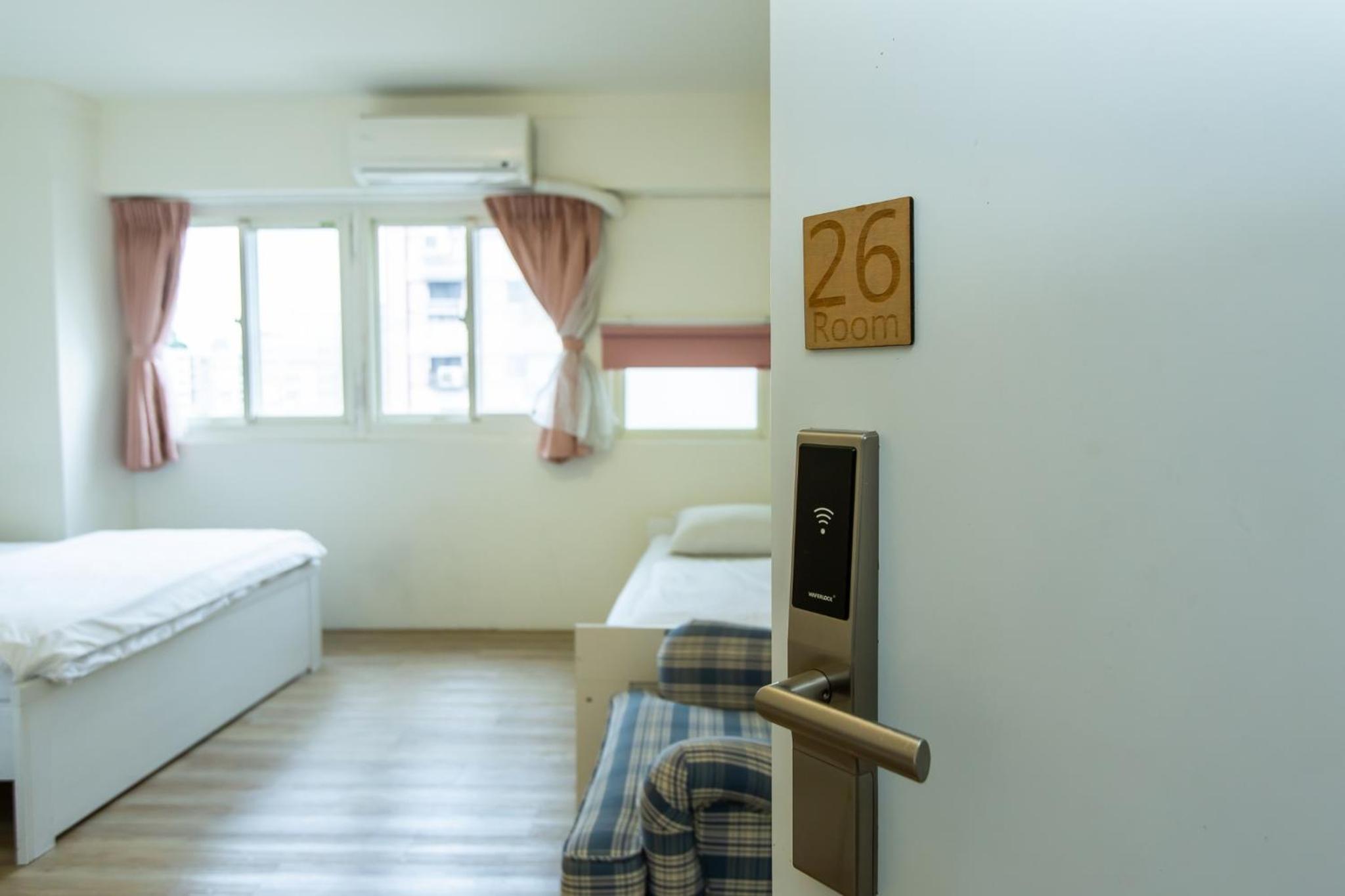 Mr. Lobster’s Secret Den design hostel
