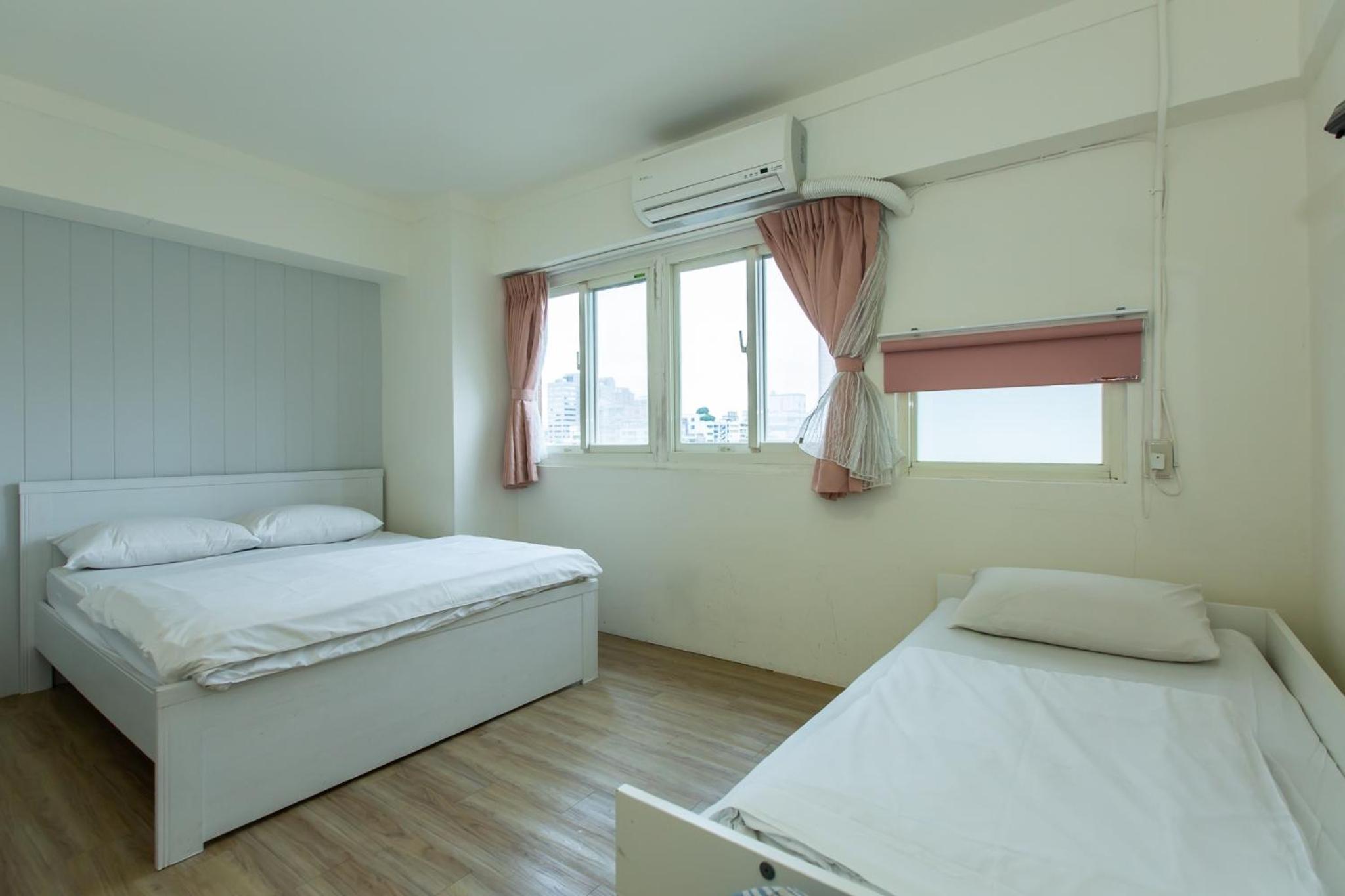 Mr. Lobster’s Secret Den design hostel