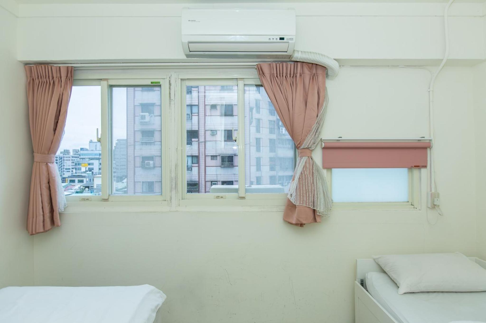 Mr. Lobster’s Secret Den design hostel