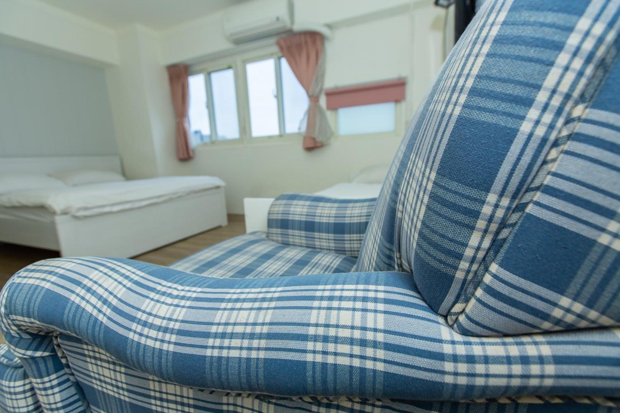 Mr. Lobster’s Secret Den design hostel