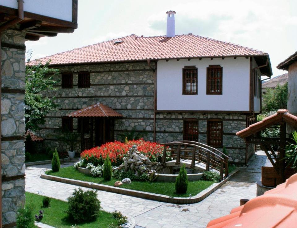 Enchevite Strannopriemnitsi