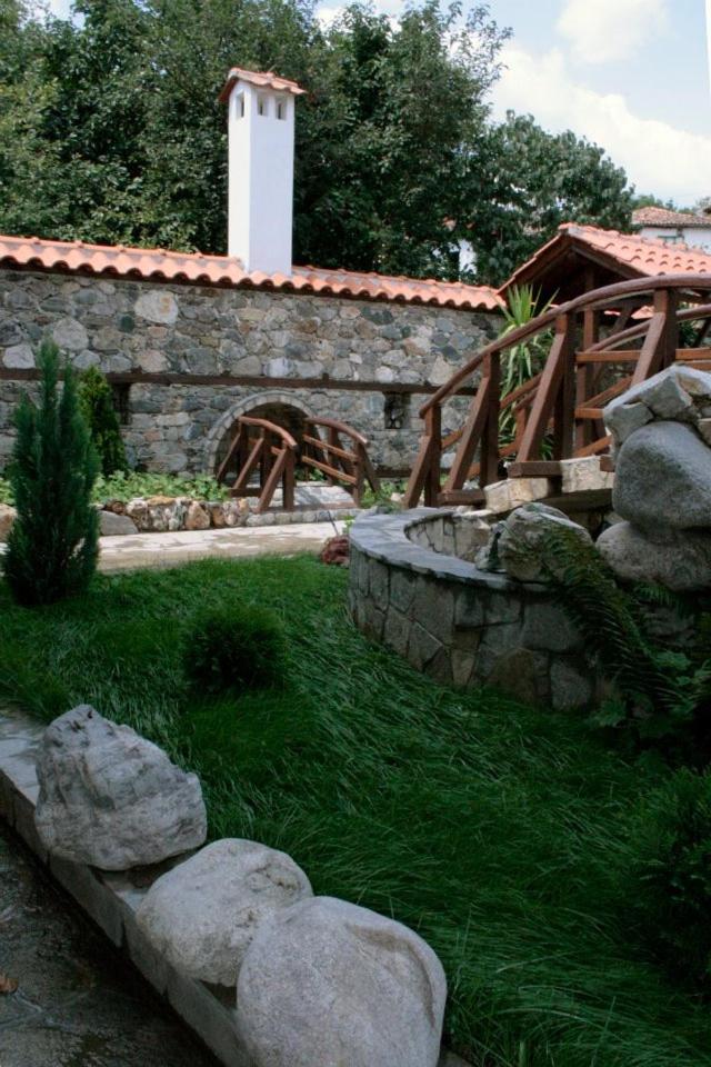 Enchevite Strannopriemnitsi
