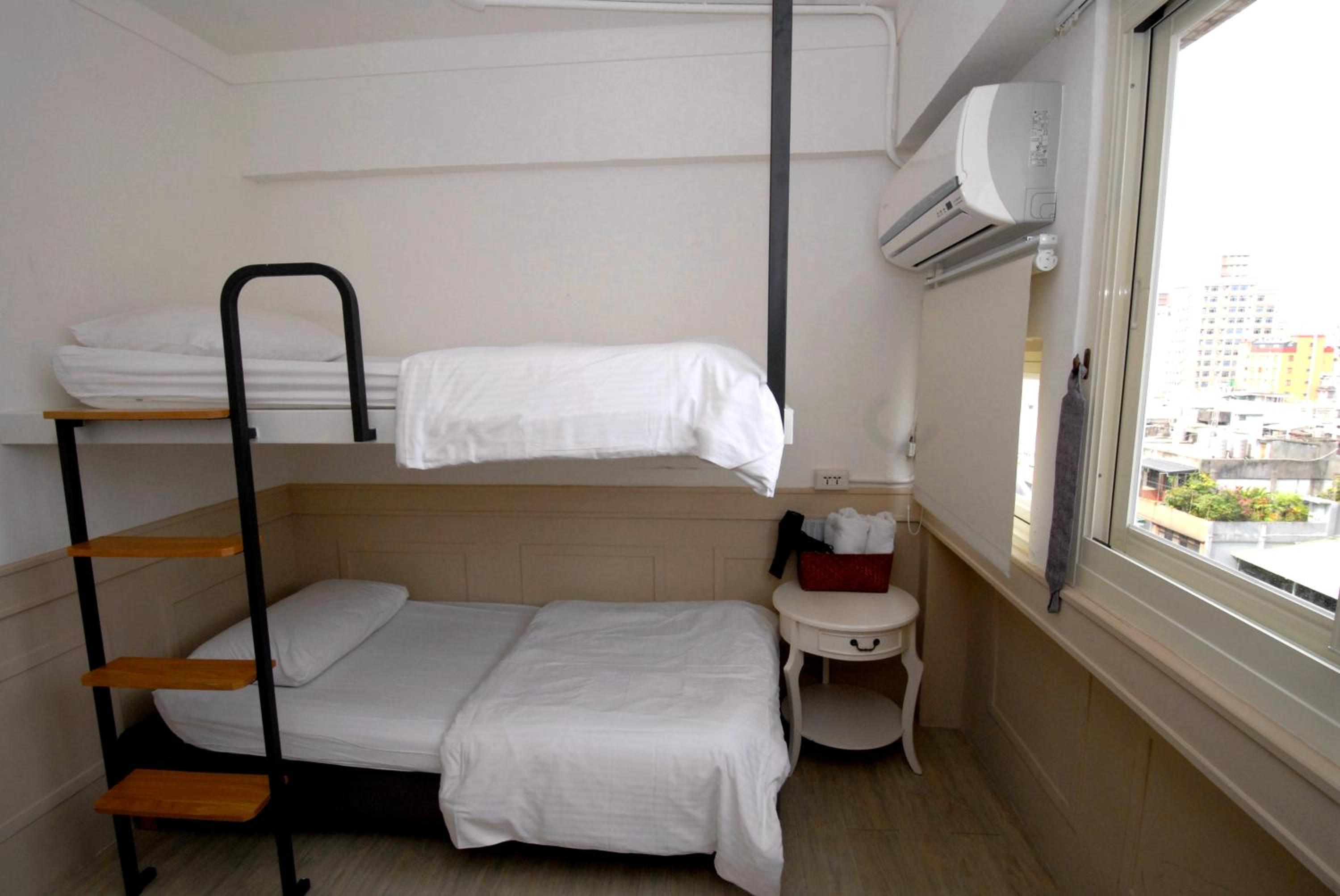 Mr. Lobster’s Secret Den design hostel