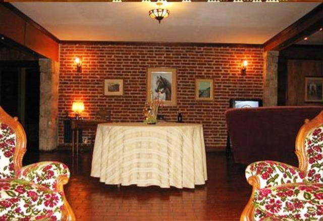 Los Nobles Hostal de Bosque