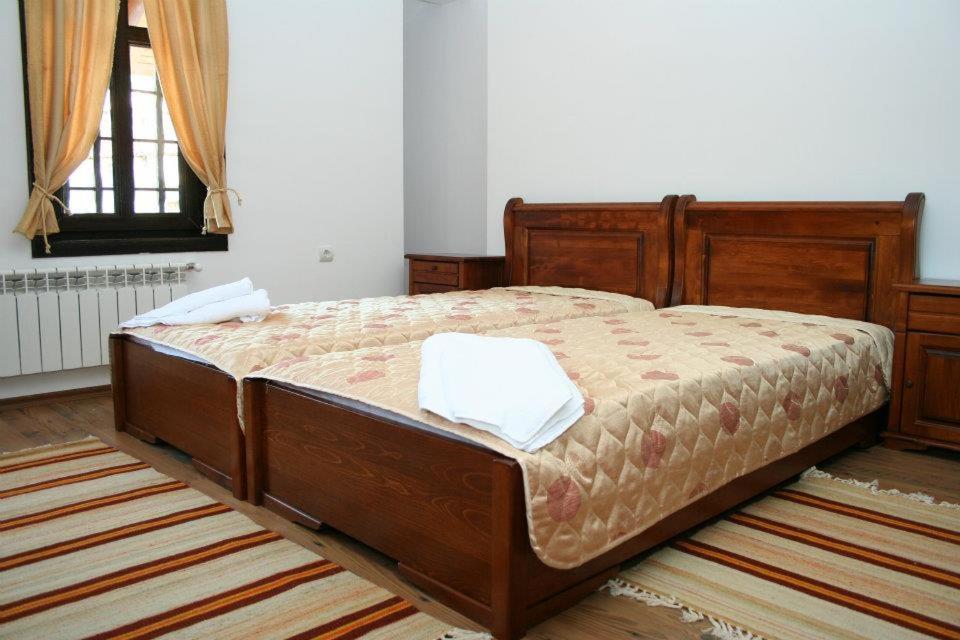 Enchevite Strannopriemnitsi