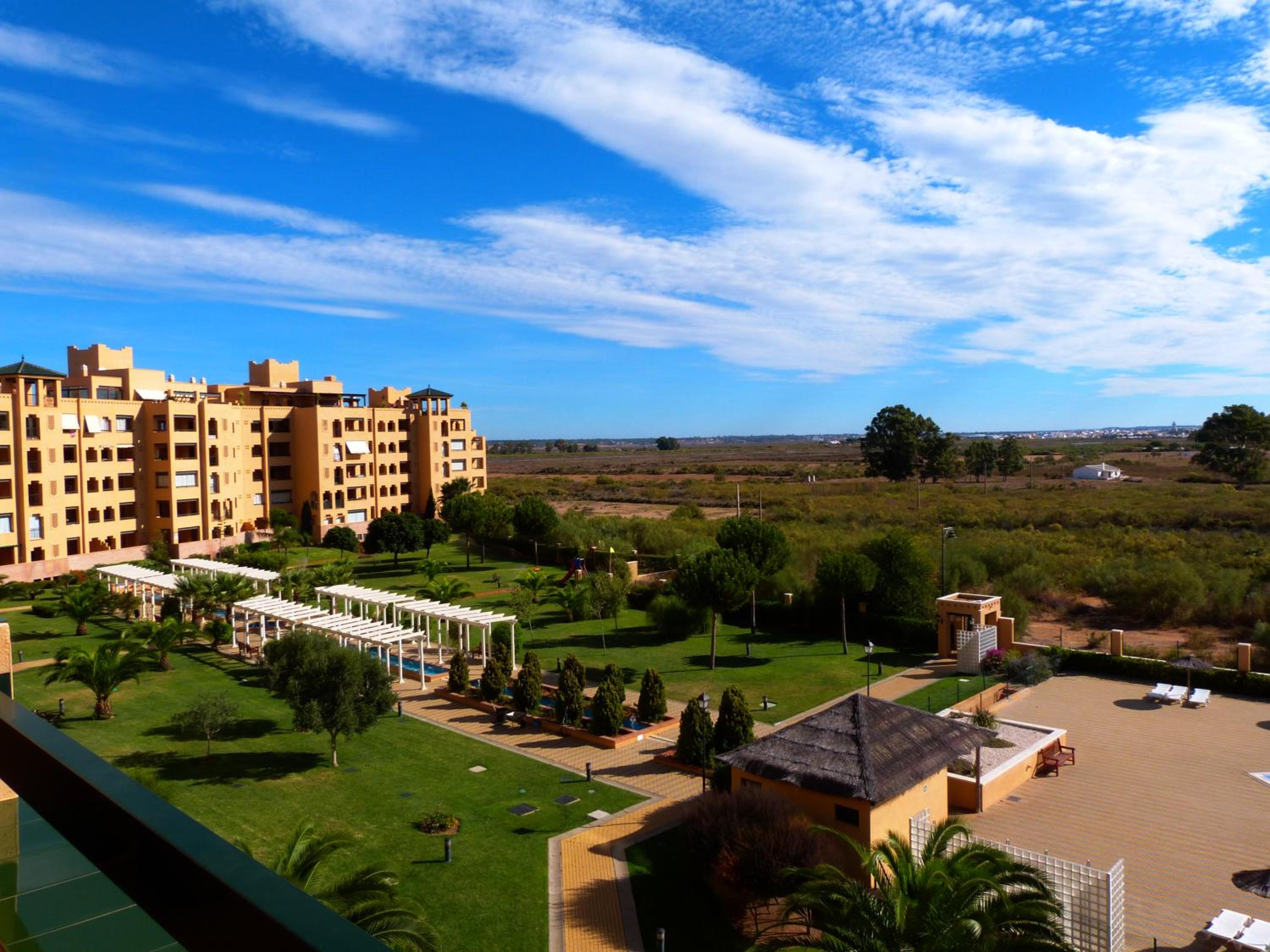 Hotel Apartamento primera linea Isla Canela - Image 1