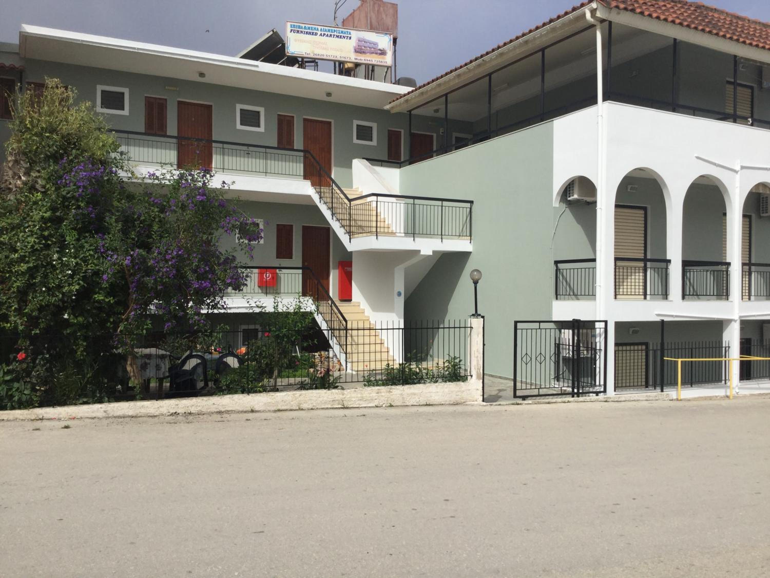 Thomas Apartments photo 1