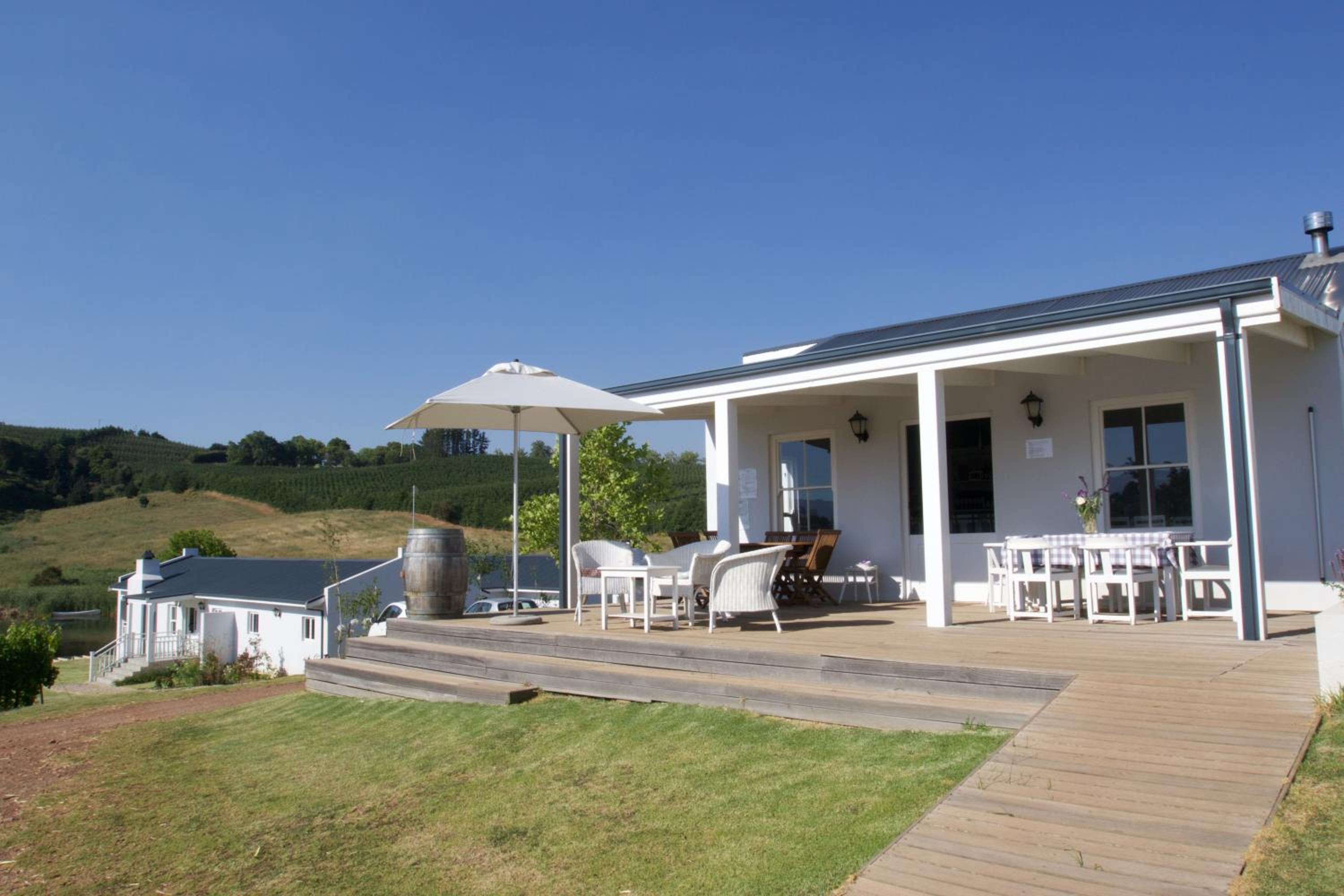 Paul Wallace Wines & Cottages