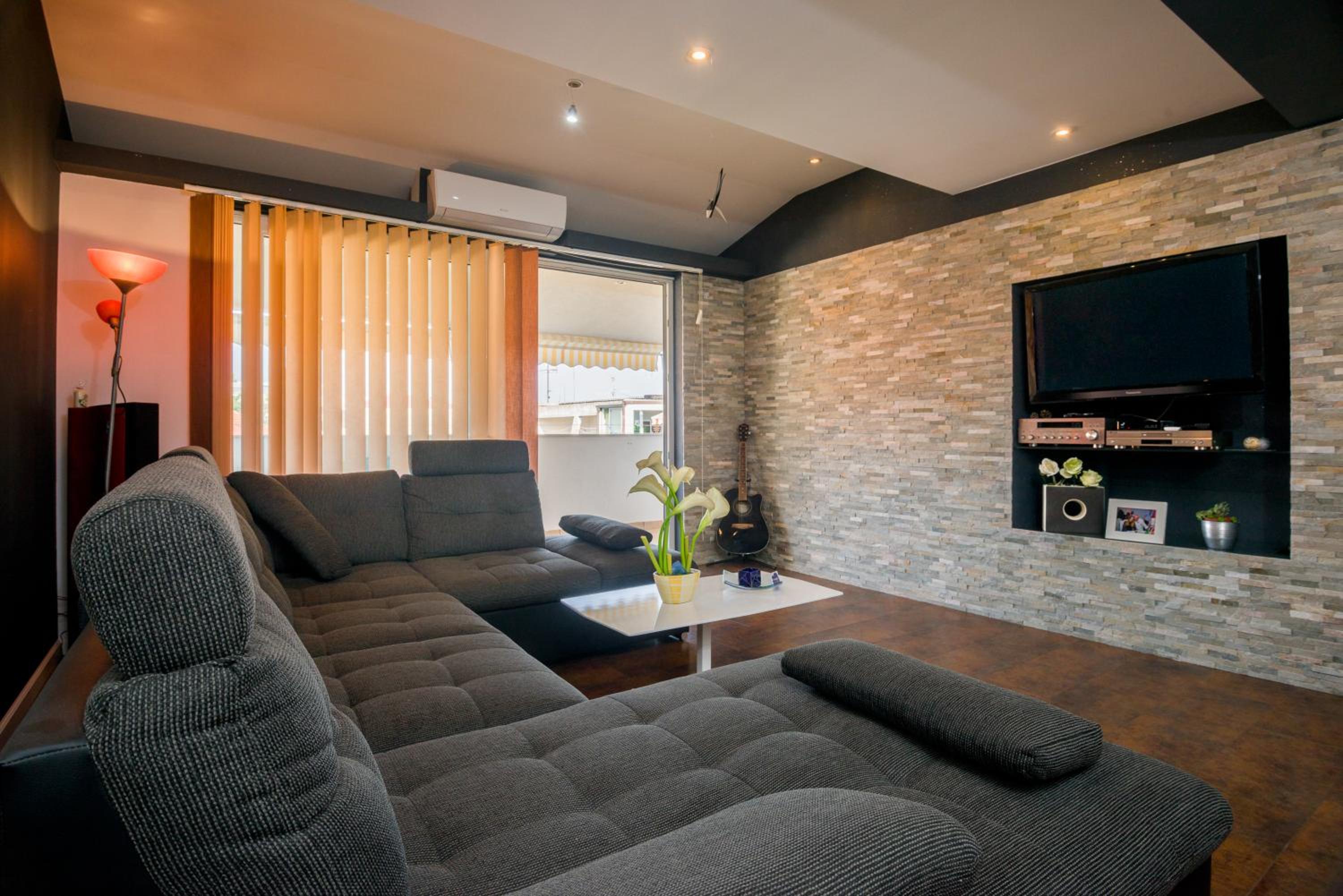 Boki Apartment Split