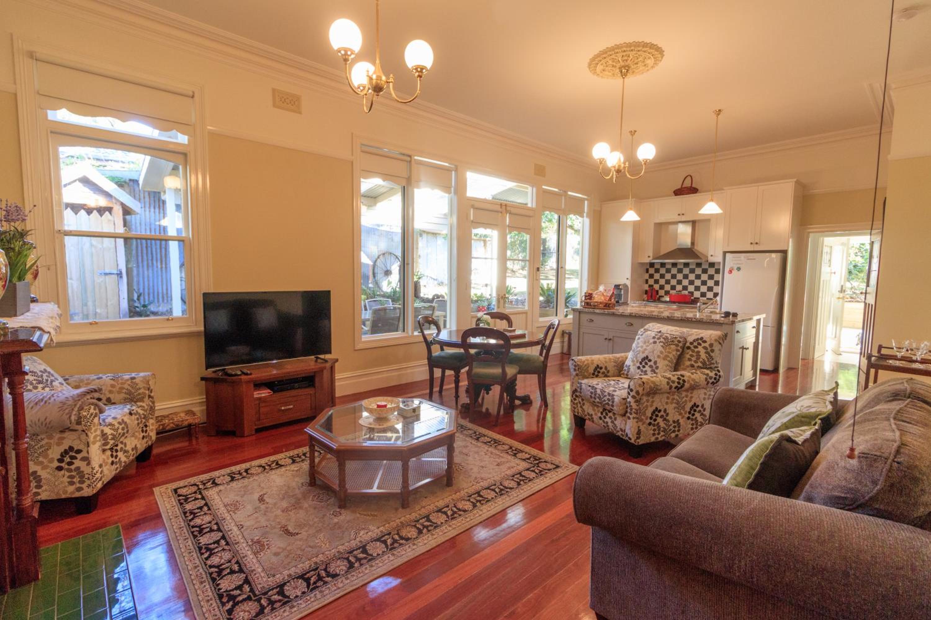 The Oaks Lilydale Accommodation