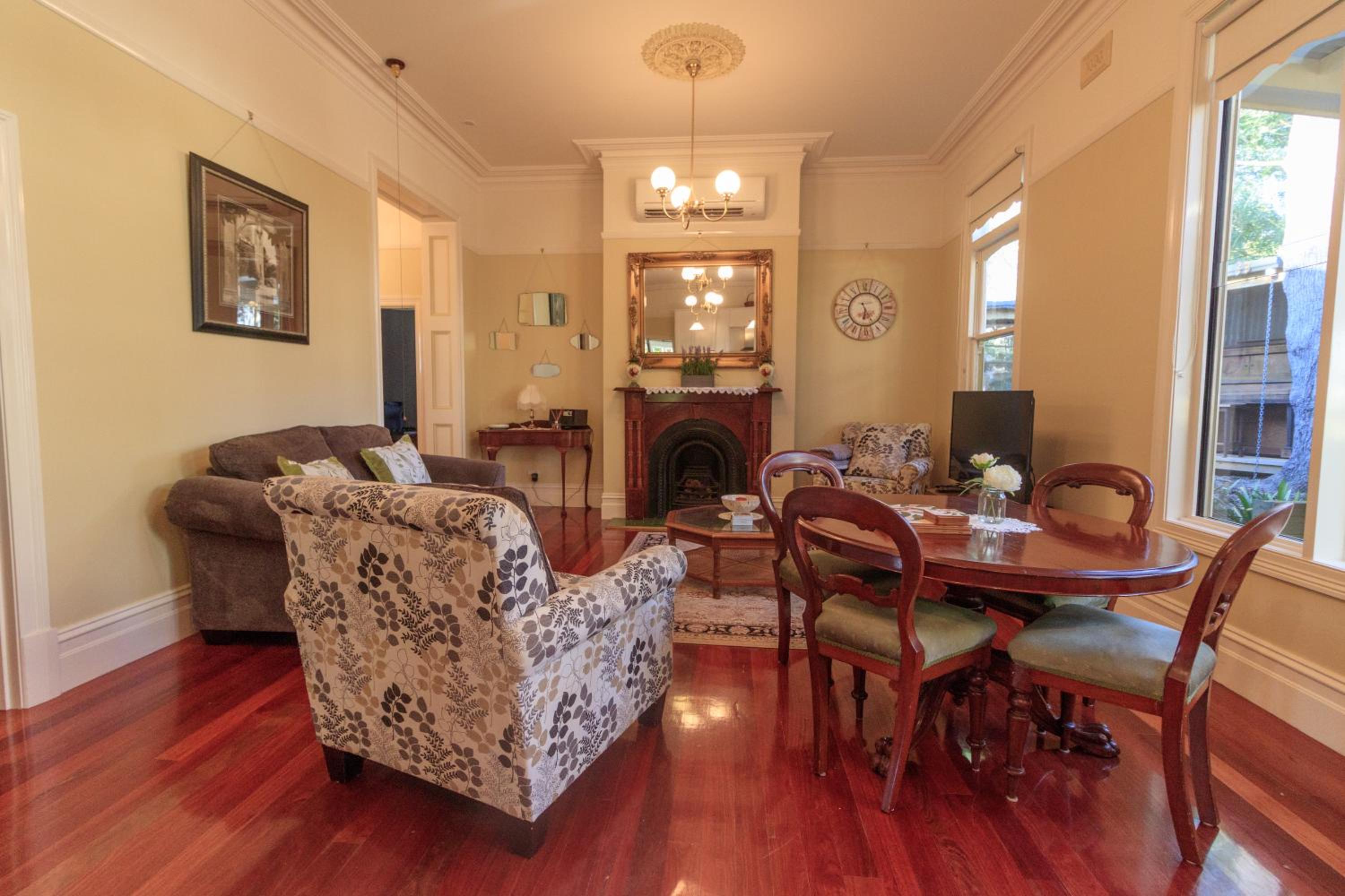 The Oaks Lilydale Accommodation