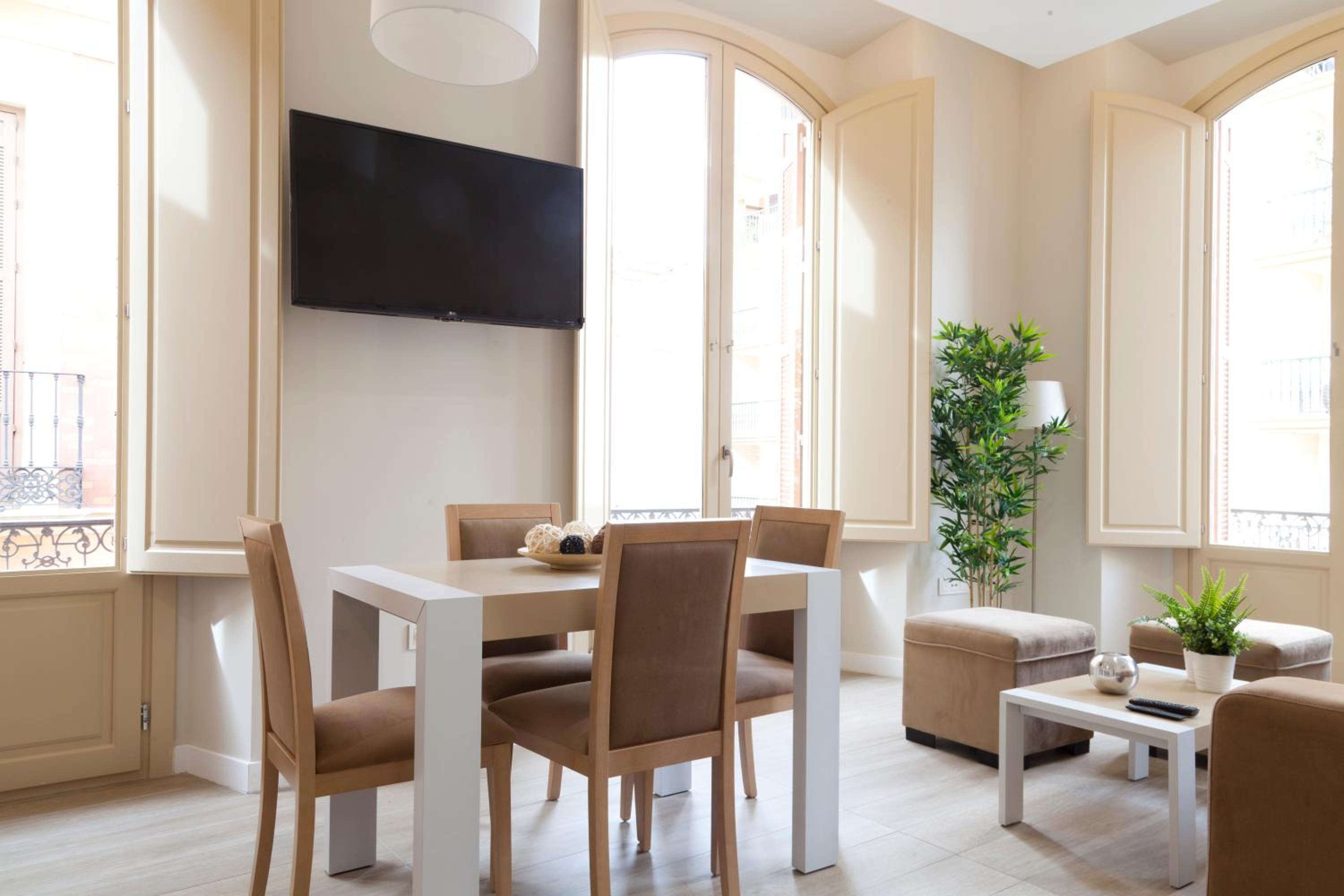 Apartamentos Pinar Málaga Centro - Carretería