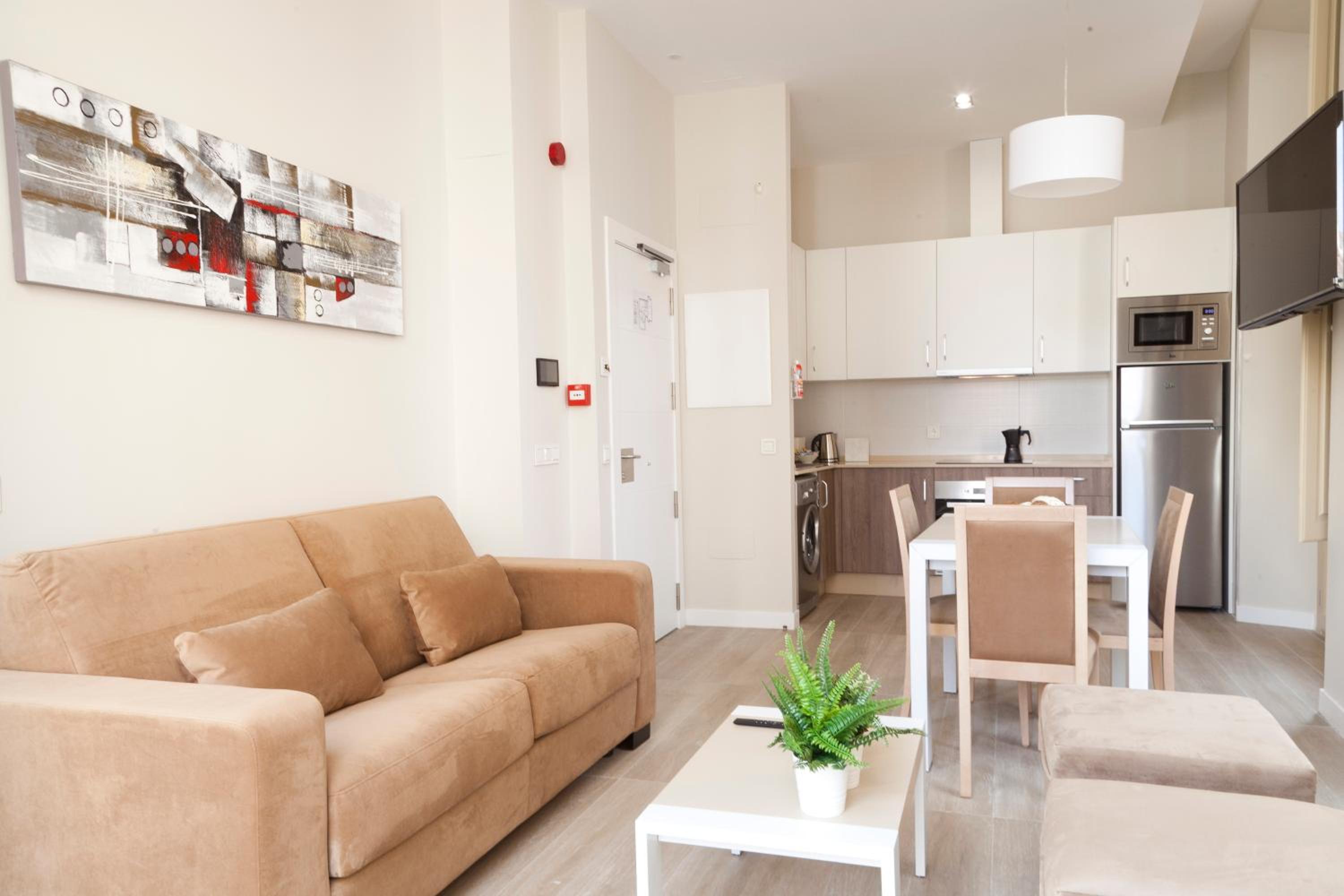 Apartamentos Pinar Málaga Centro - Carretería