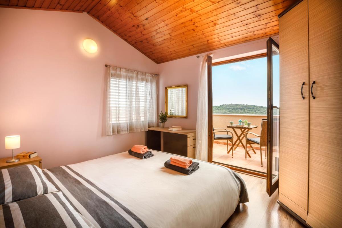 Veruda Porat Loft with Balcony view 5