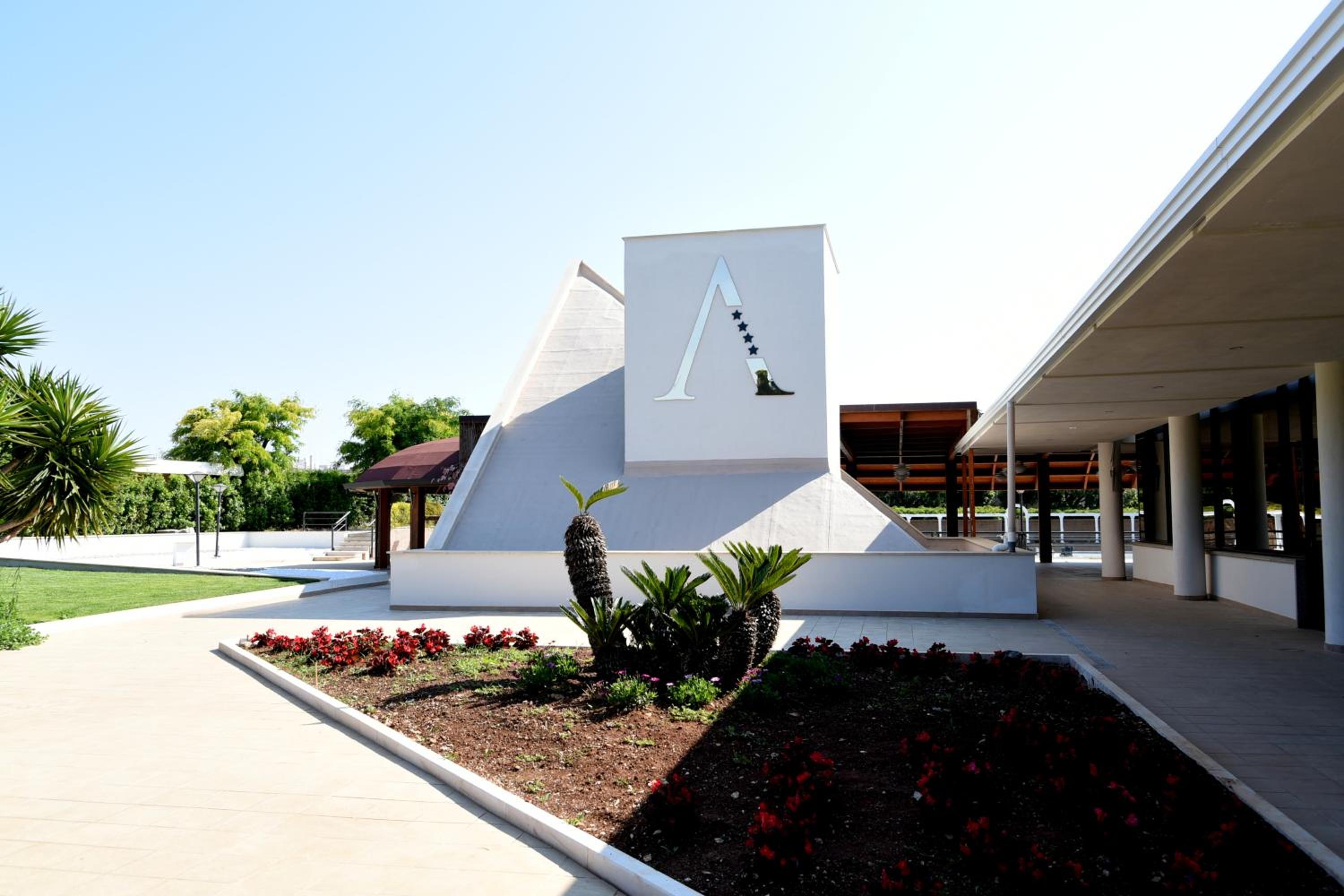 Hotel D'Aragona Lifestyle Hotel - Image 1