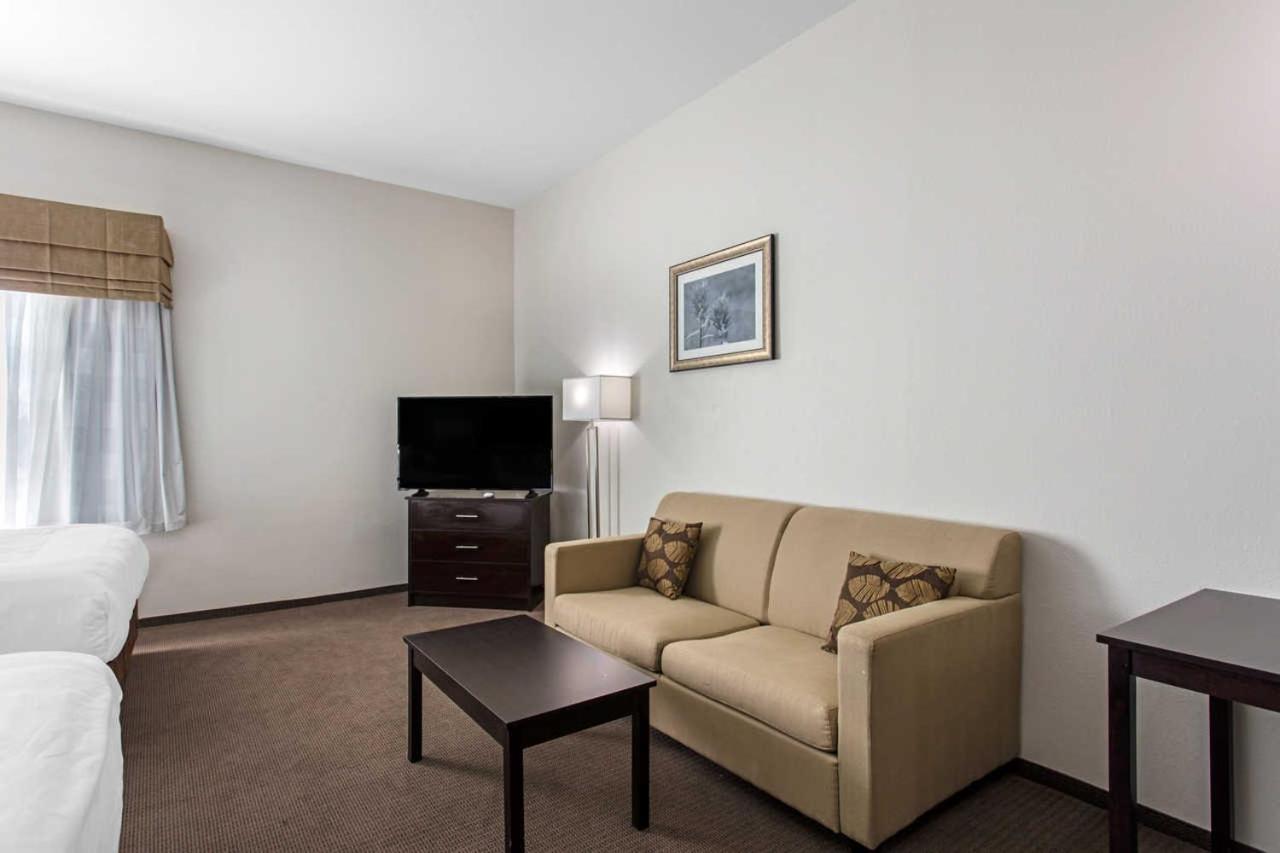 Big Spring Vacations - MainStay Suites Big Spring North I-20 - Property Image 3