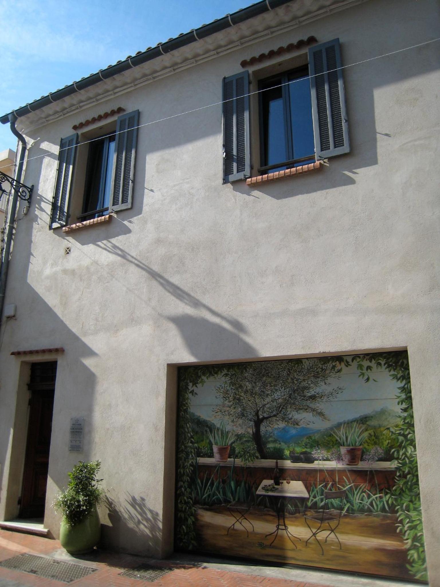 Photo 1
