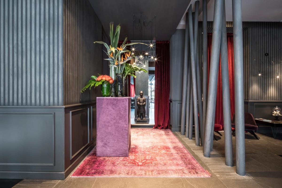 hotel reception