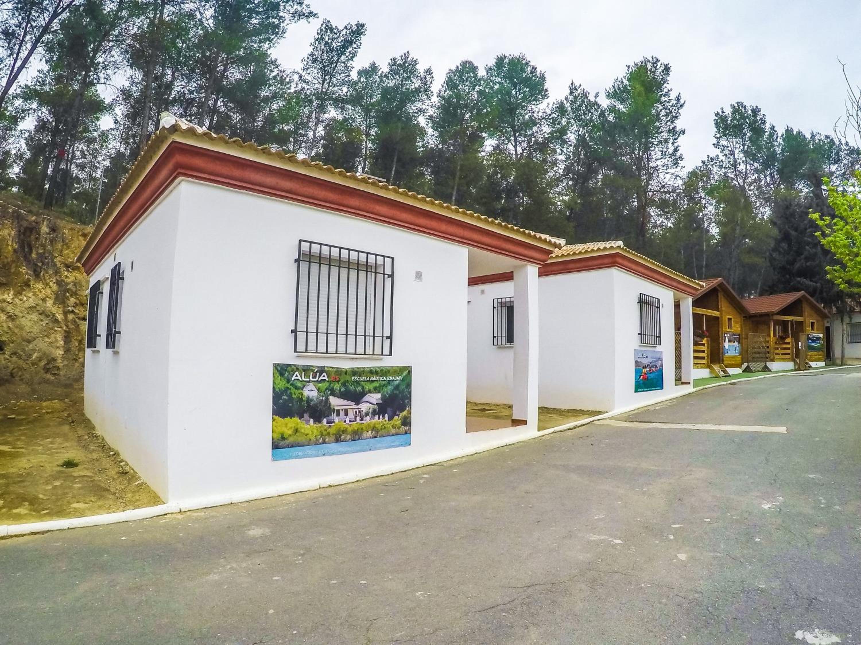 CENTRO DE OCIO ALÚA Bungalows Camping Rafting Benamejí
