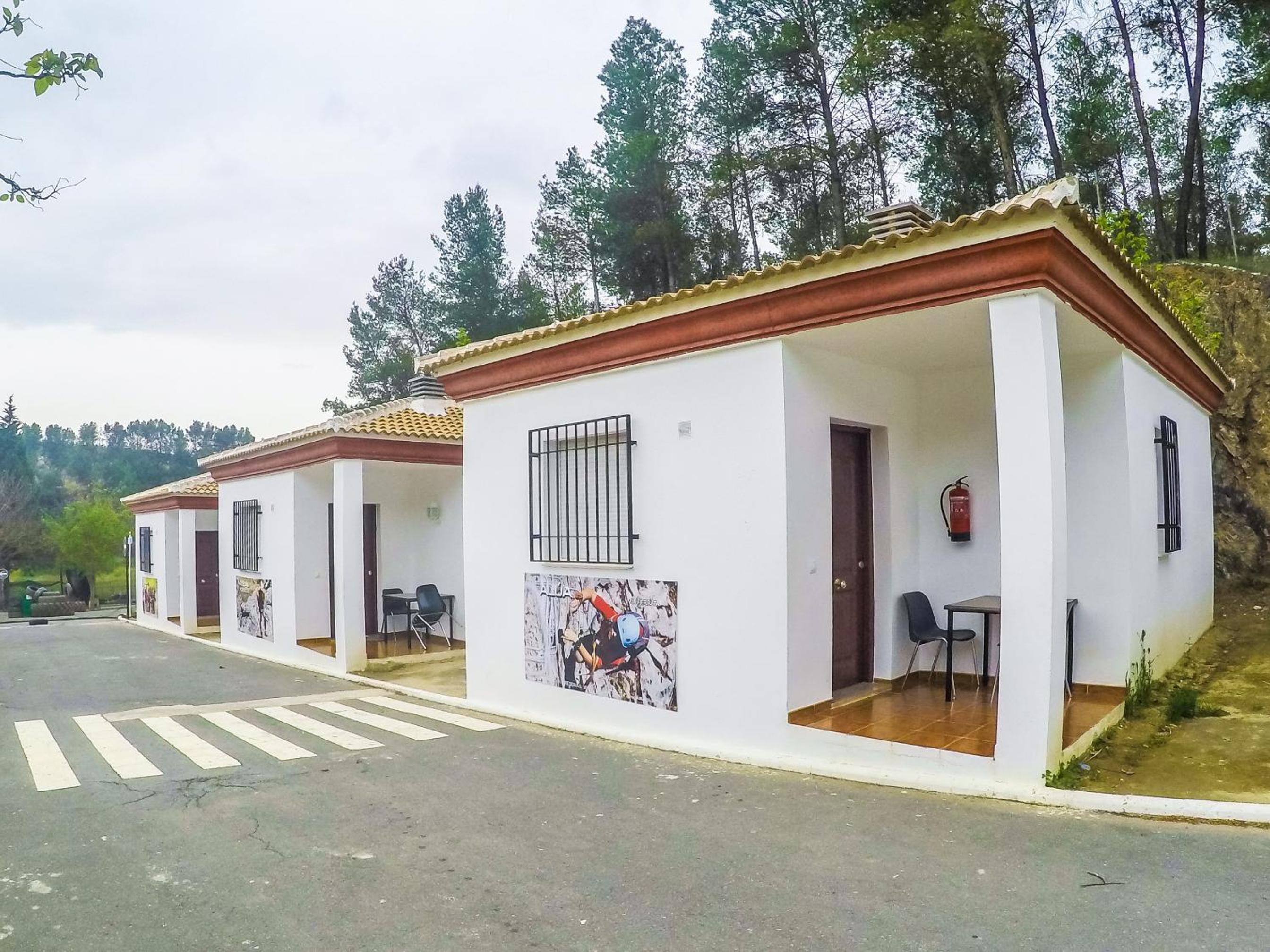 CENTRO DE OCIO ALÚA Bungalows Camping Rafting Benamejí