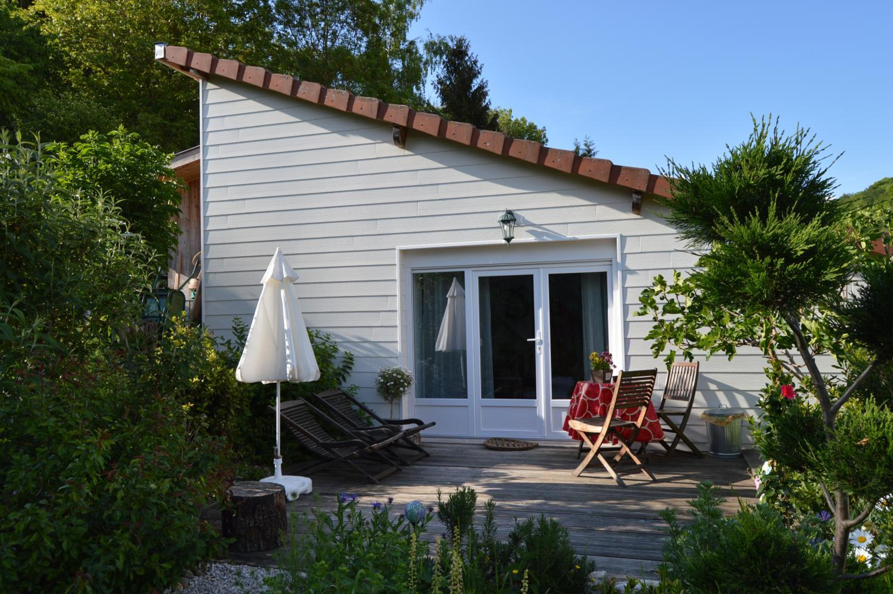 Dans un jardin view 5