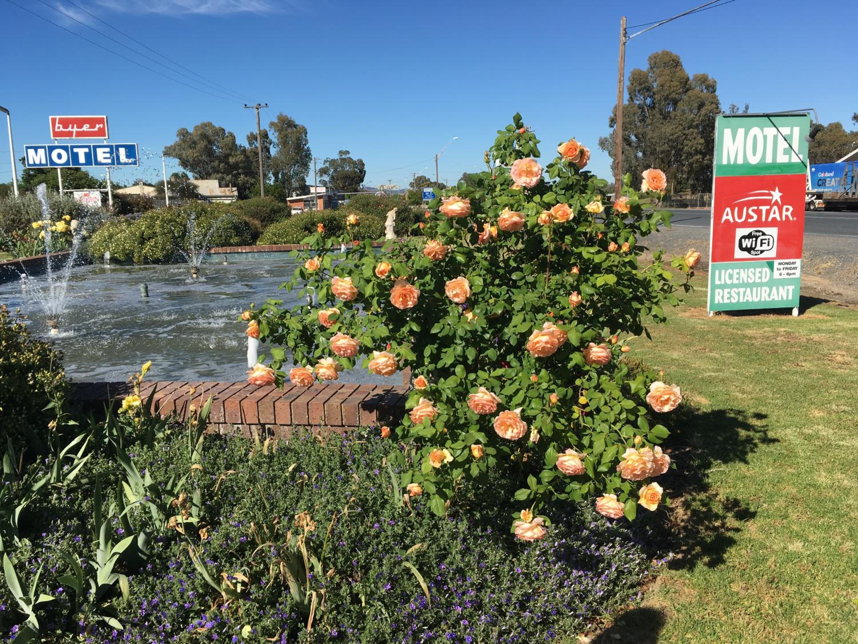 Byer Fountain Motor Inn