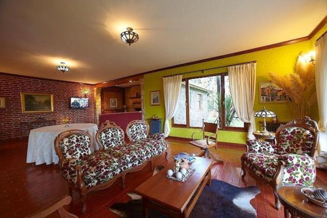 Los Nobles Hostal de Bosque