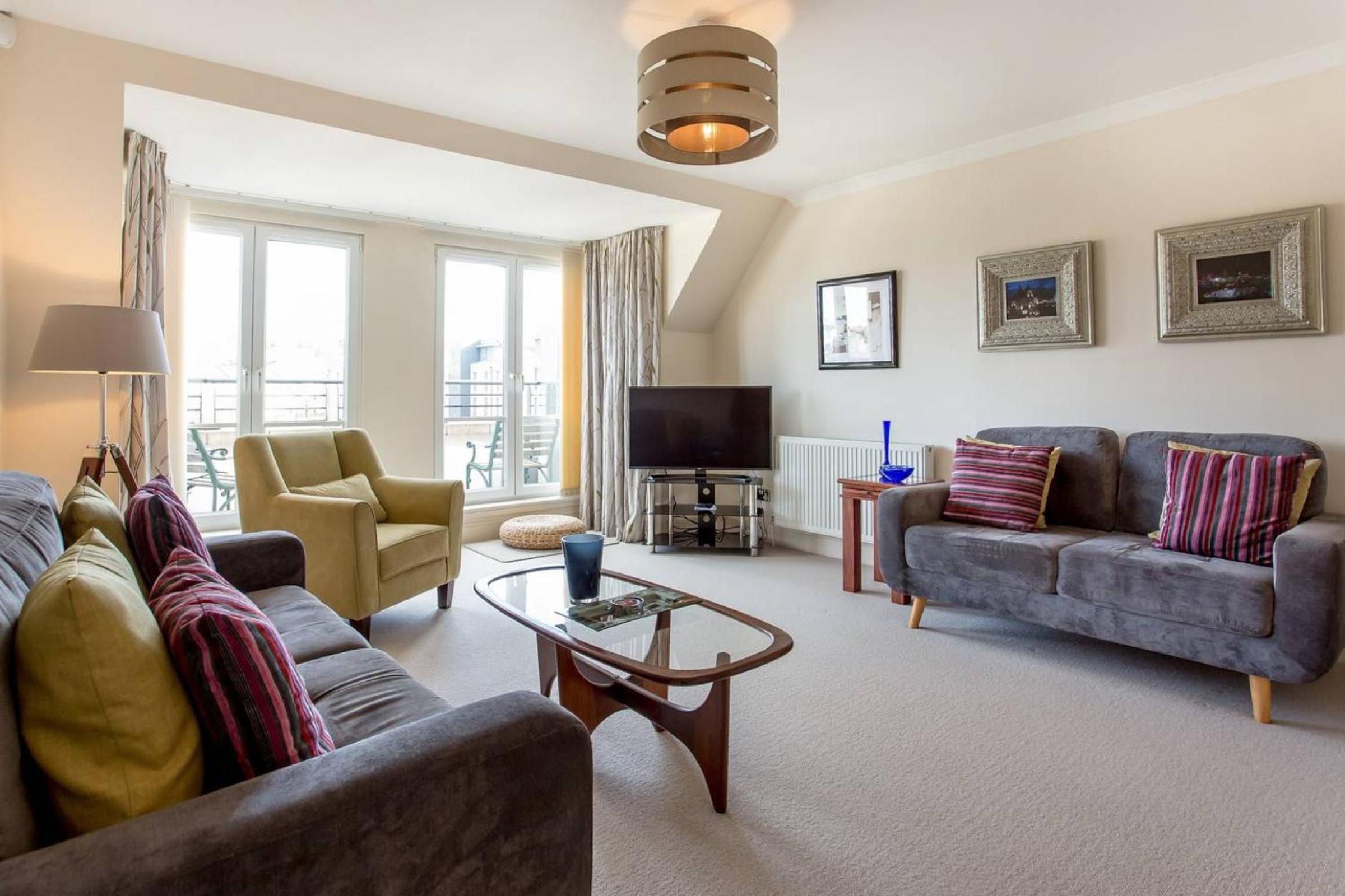 JOIVY Inviting Apartment near Leith Walk view 2