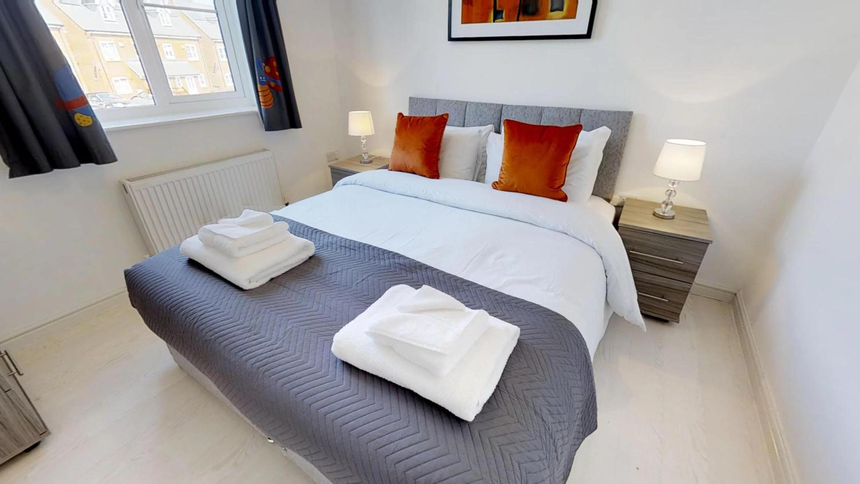 StayZo Cole Green Lane Accommodation- FREE Parking view 2