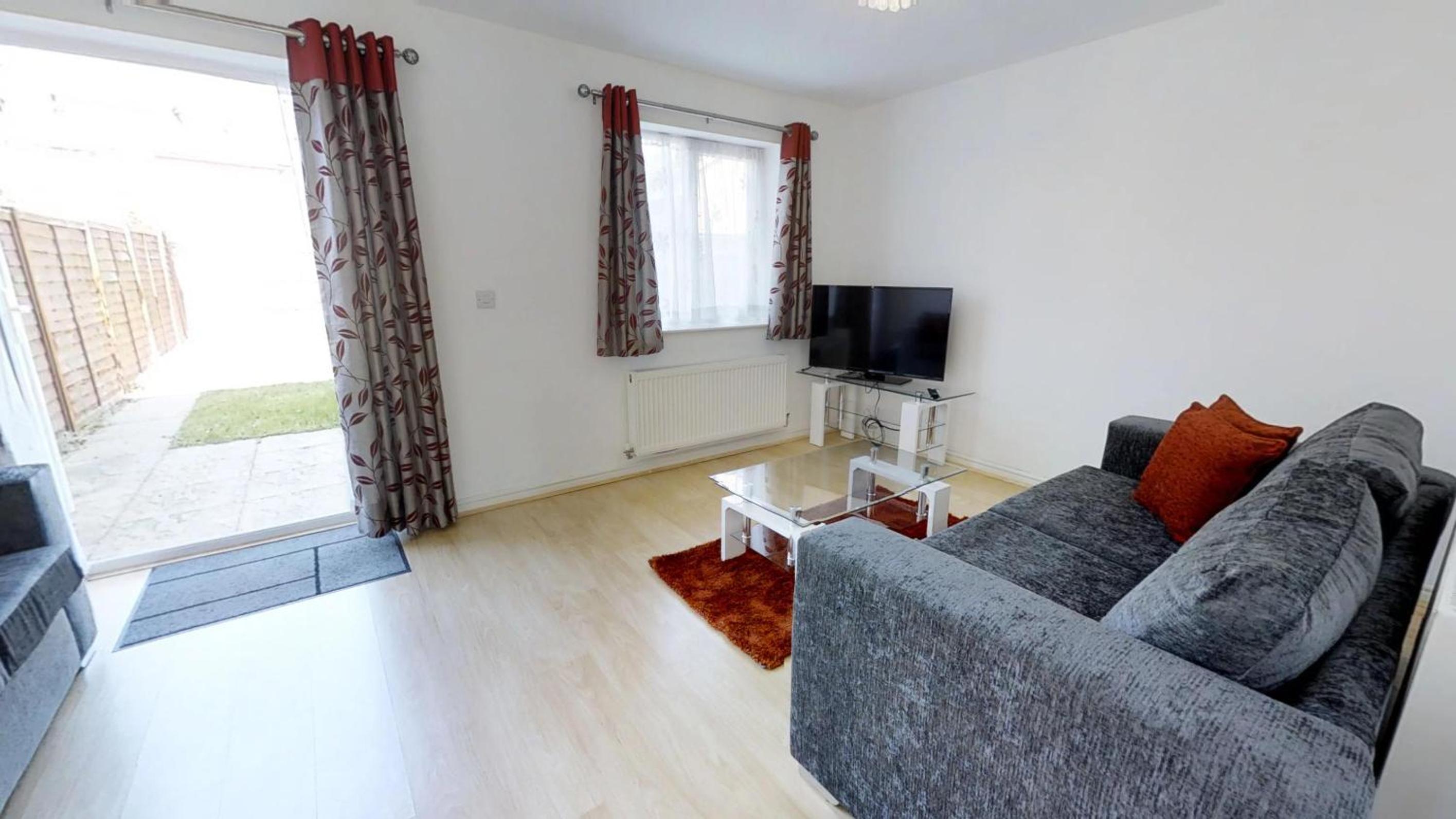 StayZo Cole Green Lane Accommodation- FREE Parking view 3