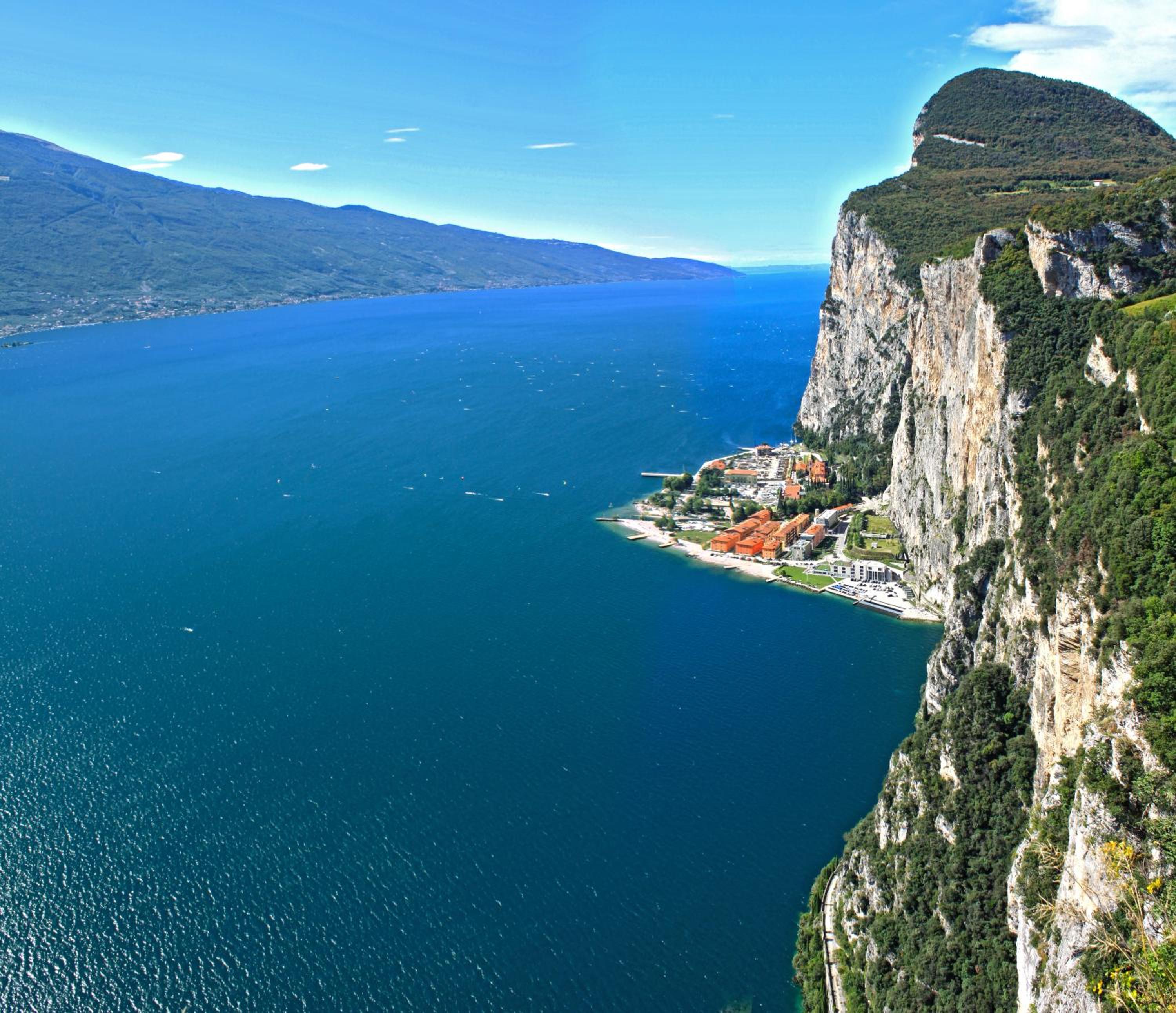 Campione Giulia Exclusive Lakefront apartment by Gardadomusmea view 4