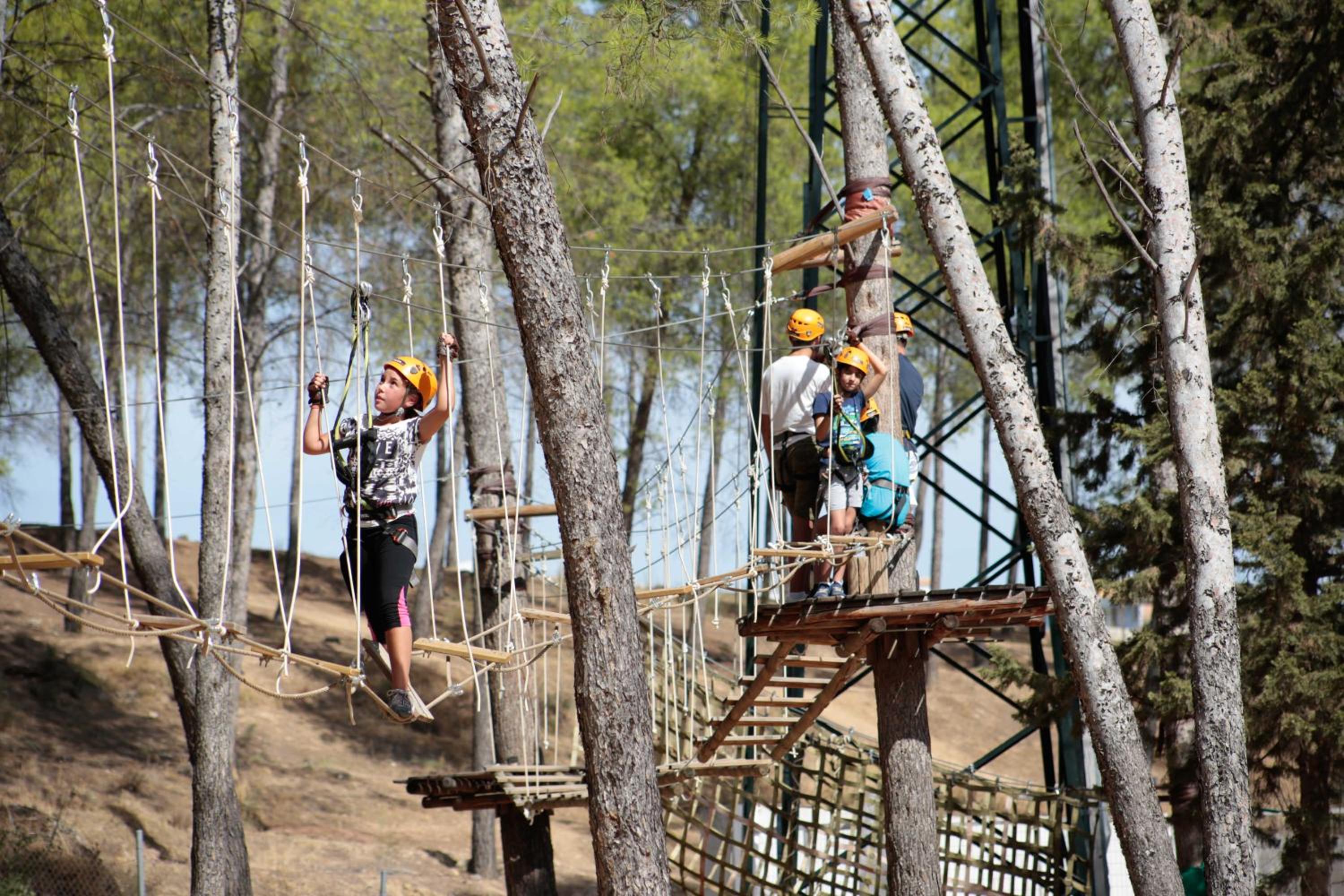CENTRO DE OCIO ALÚA Bungalows Camping Rafting Benamejí