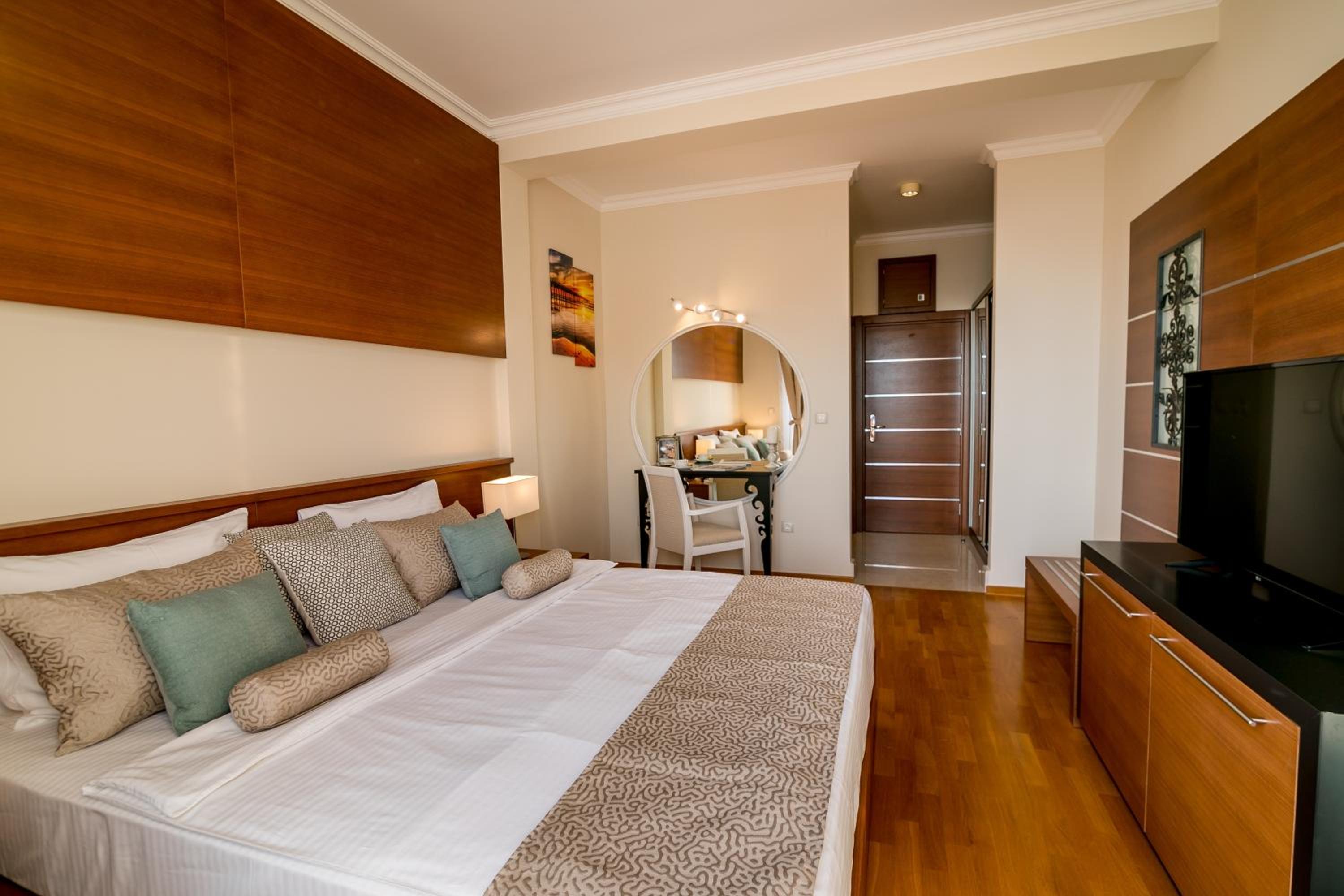 Hedera Residences - Kumbor