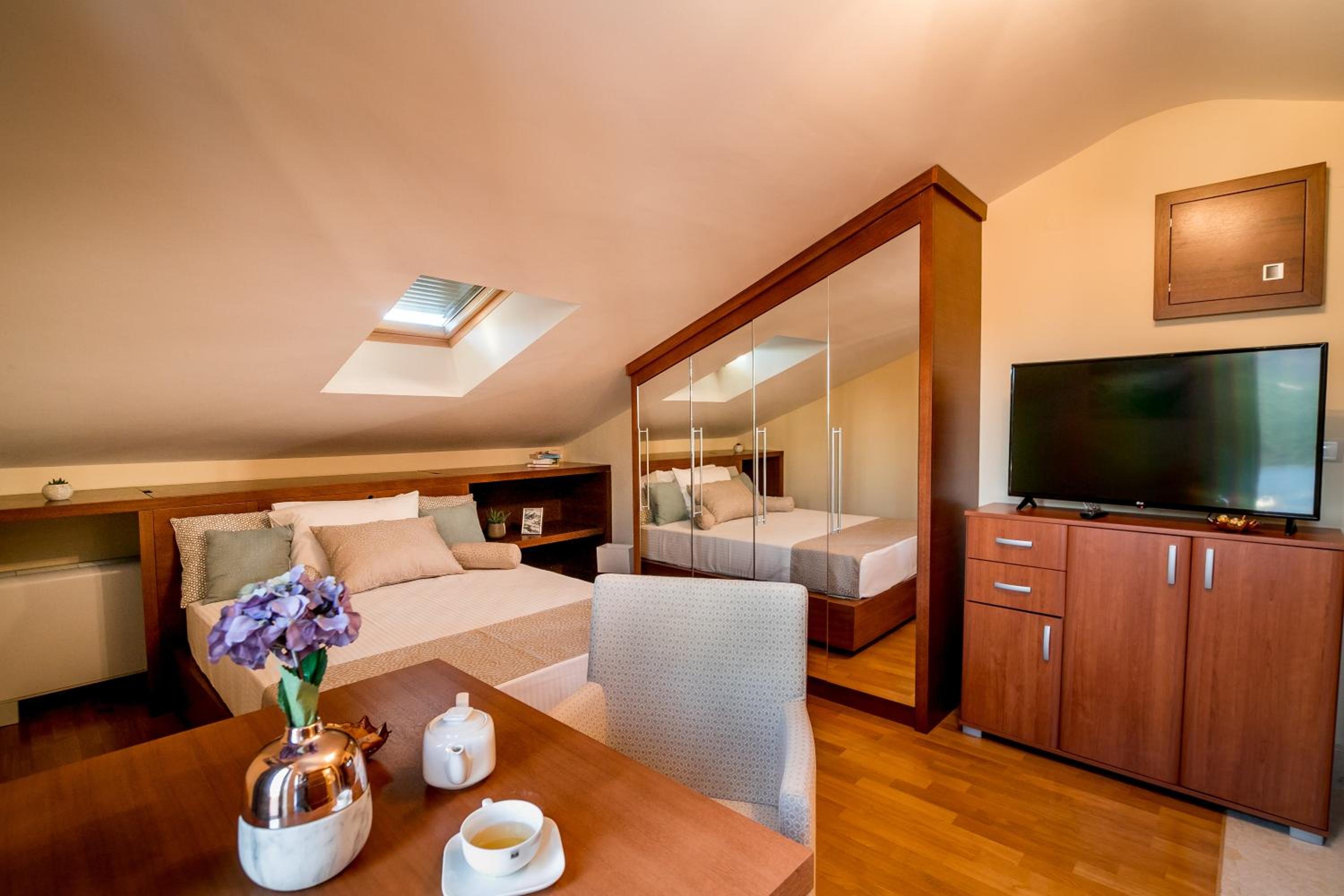 Hedera Residences - Kumbor