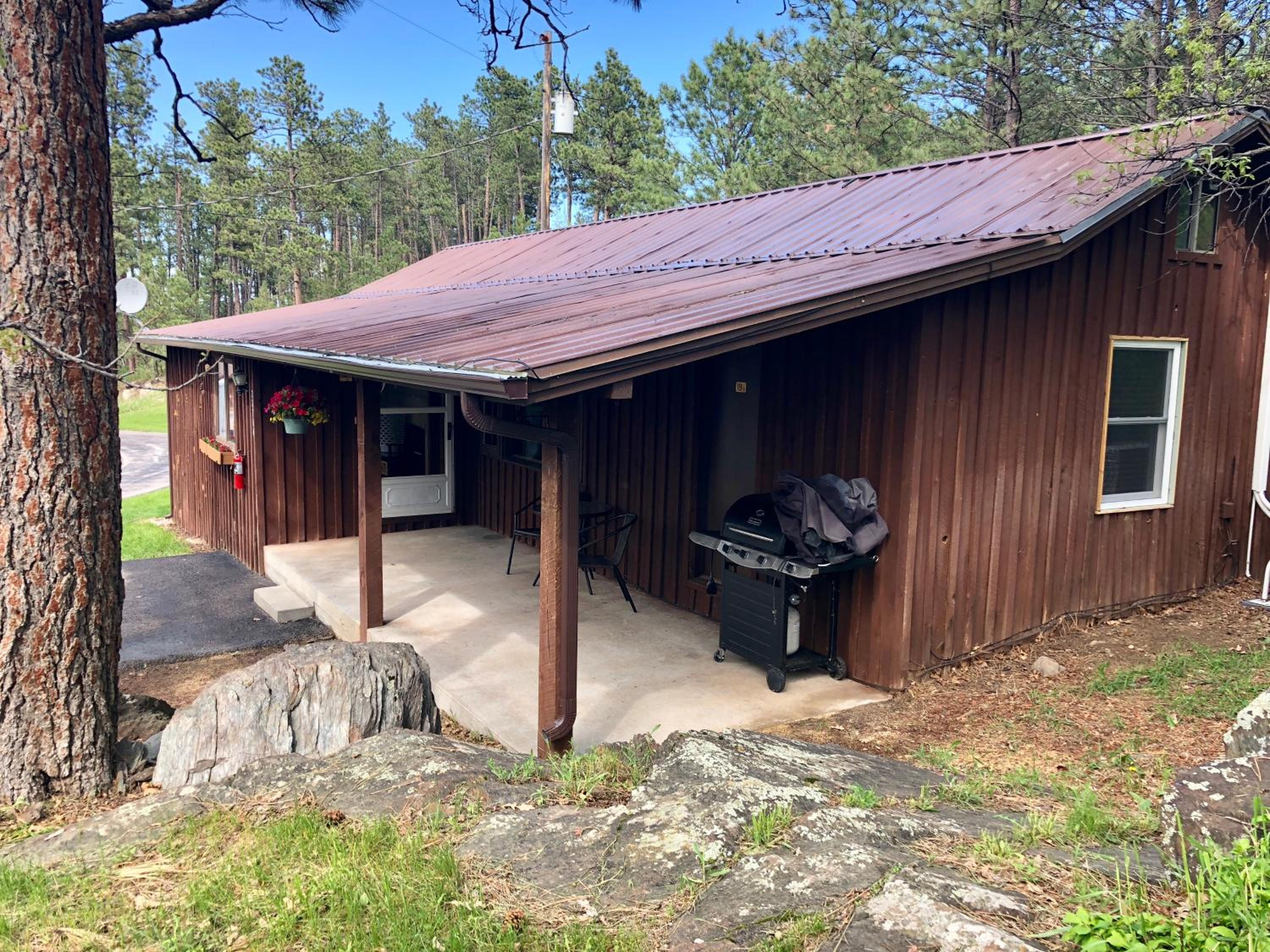 Rockerville Lodge & Cabins