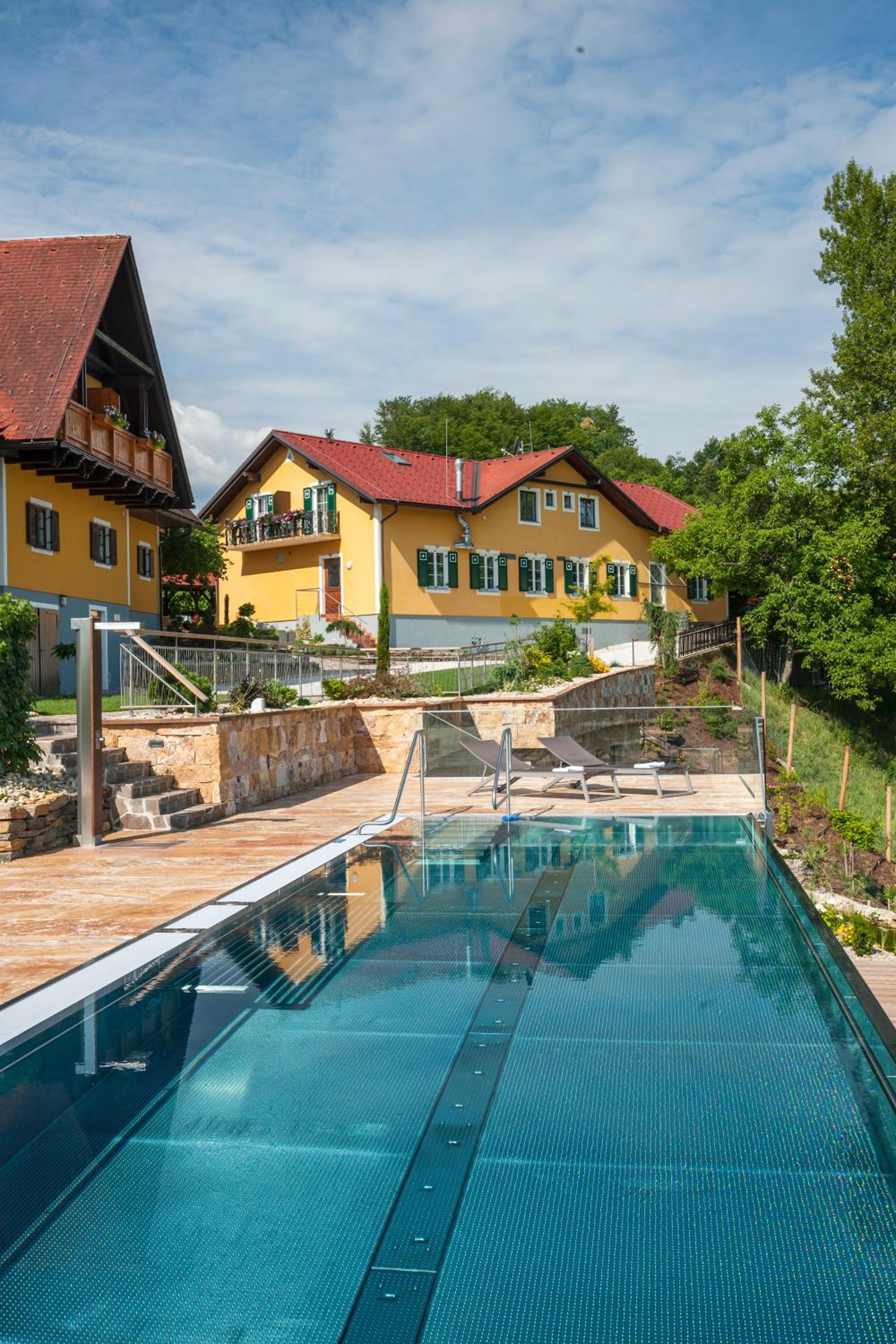 Weingut Essgut Schlafgut Sabathihof-Dillinger view 4