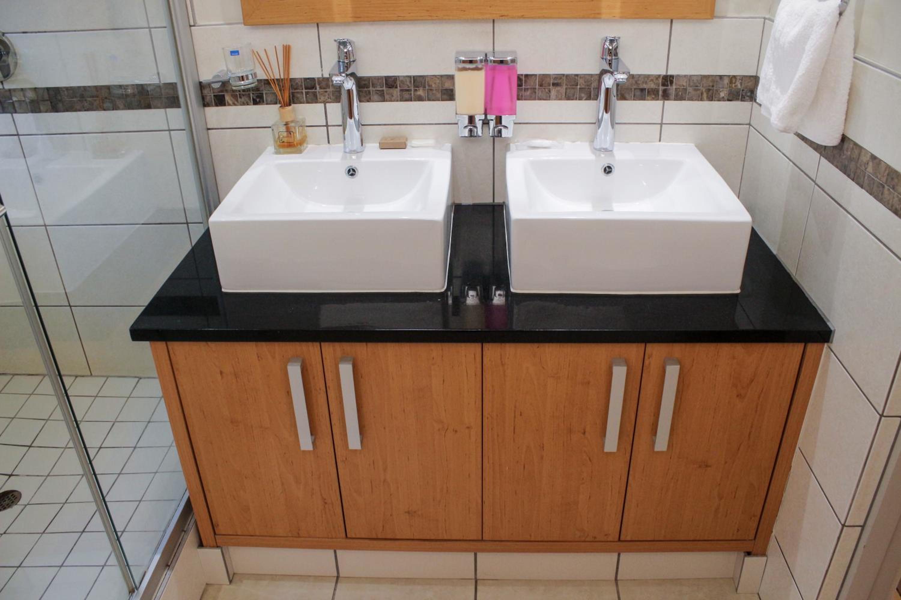 Manhattan Luxe Suite at Canal Walk