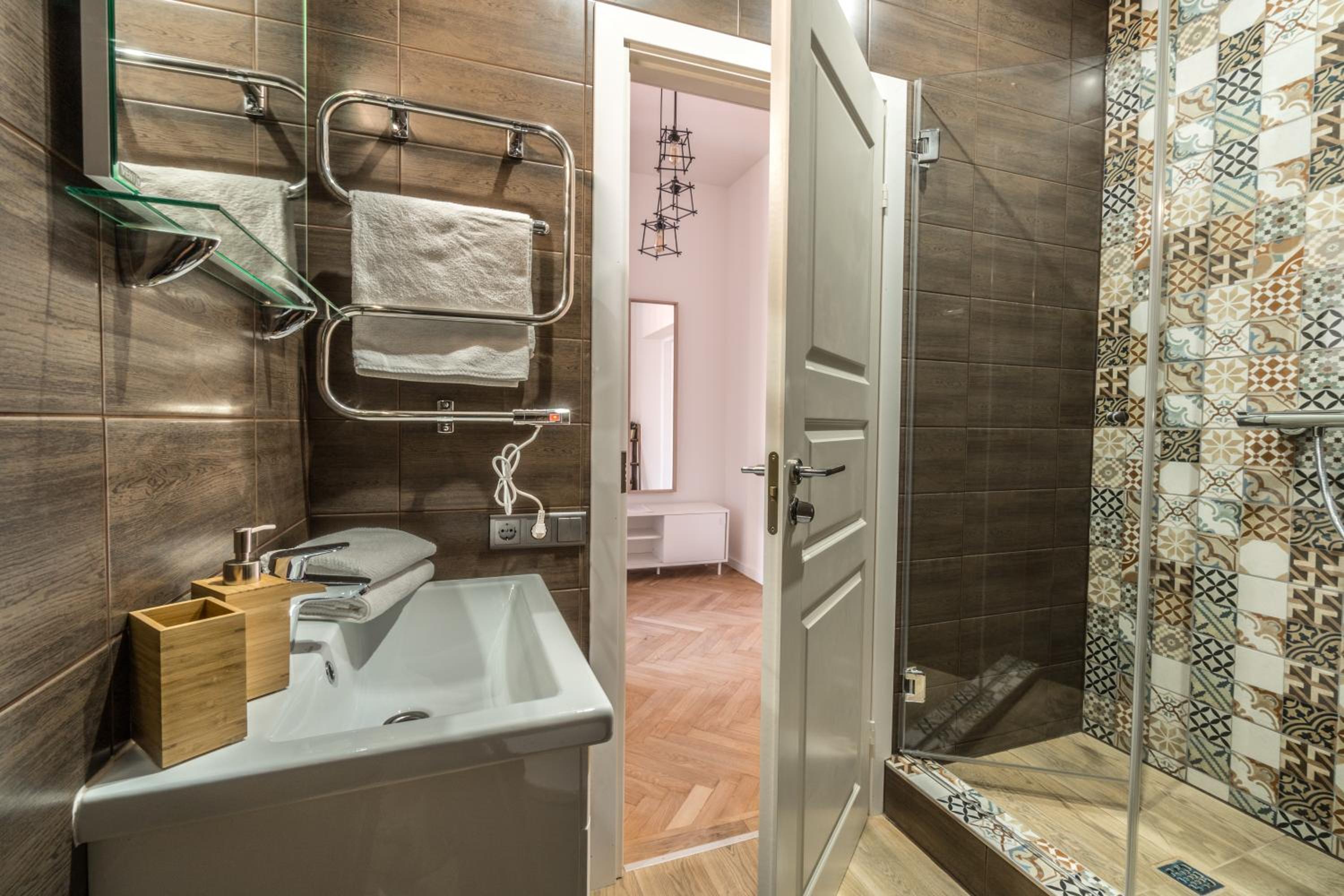Greystone Suites & Apartments