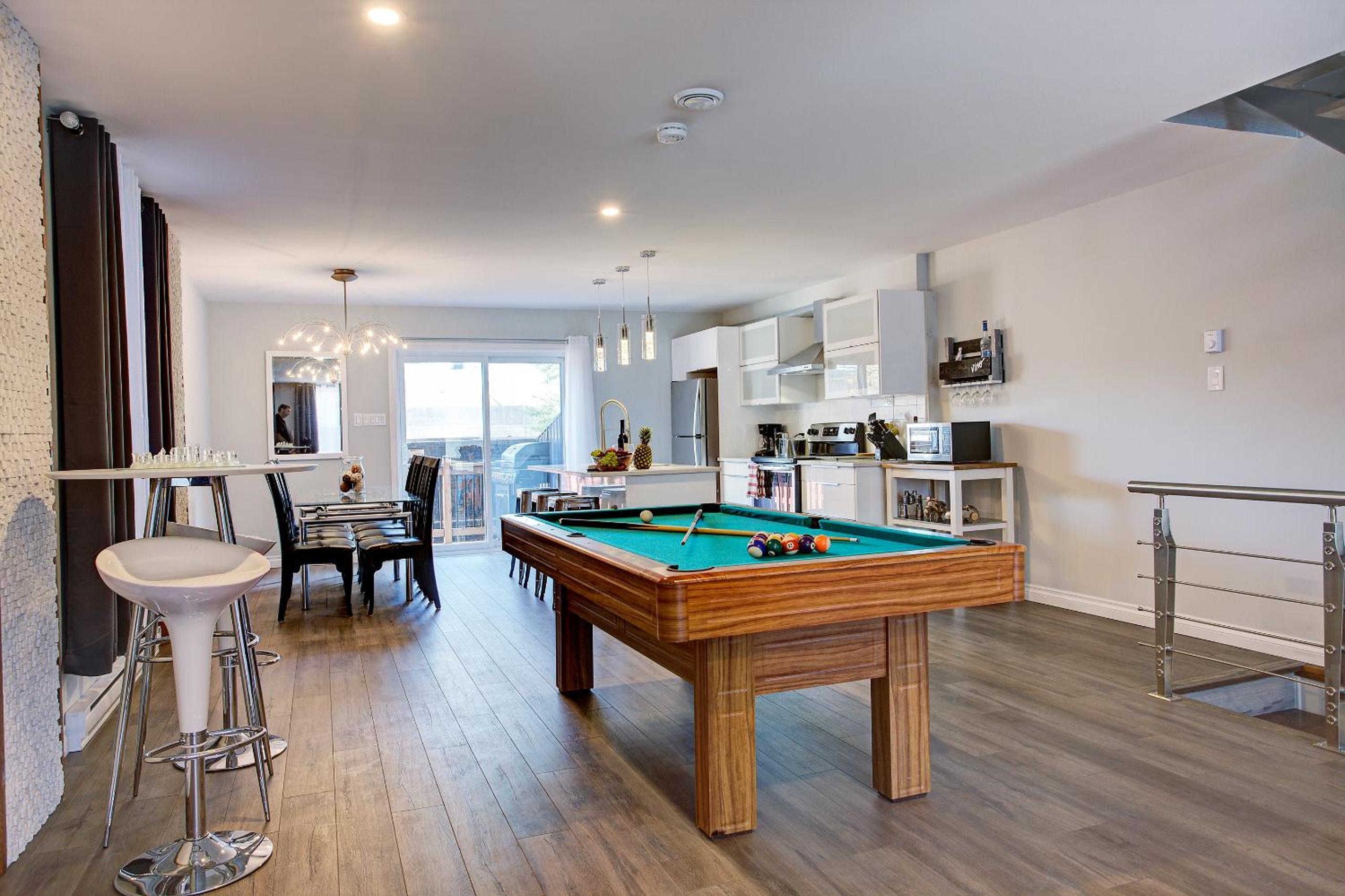 Modern Townhouse with Rooftop Deck